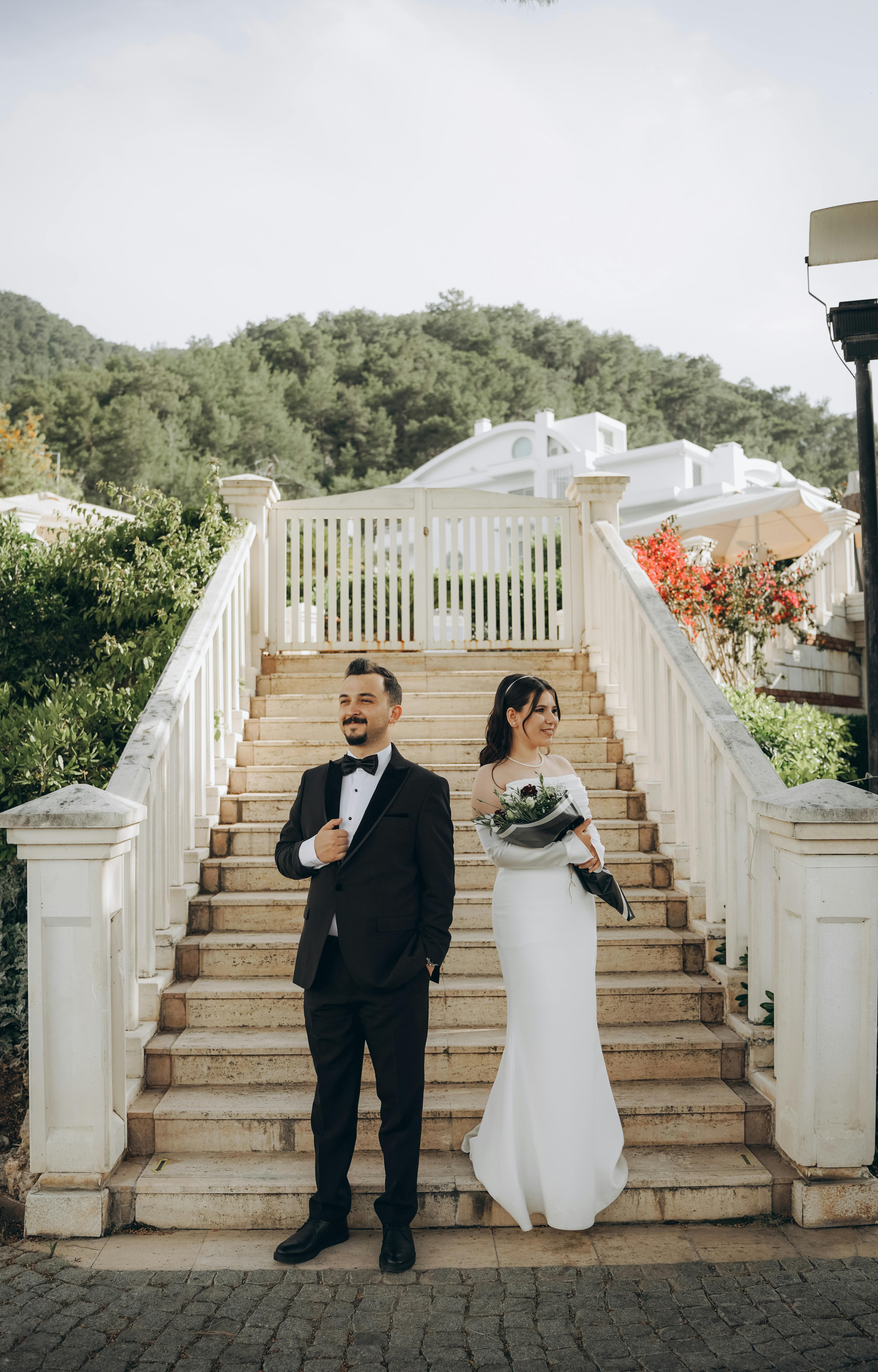 wedding planning timeline for invitations