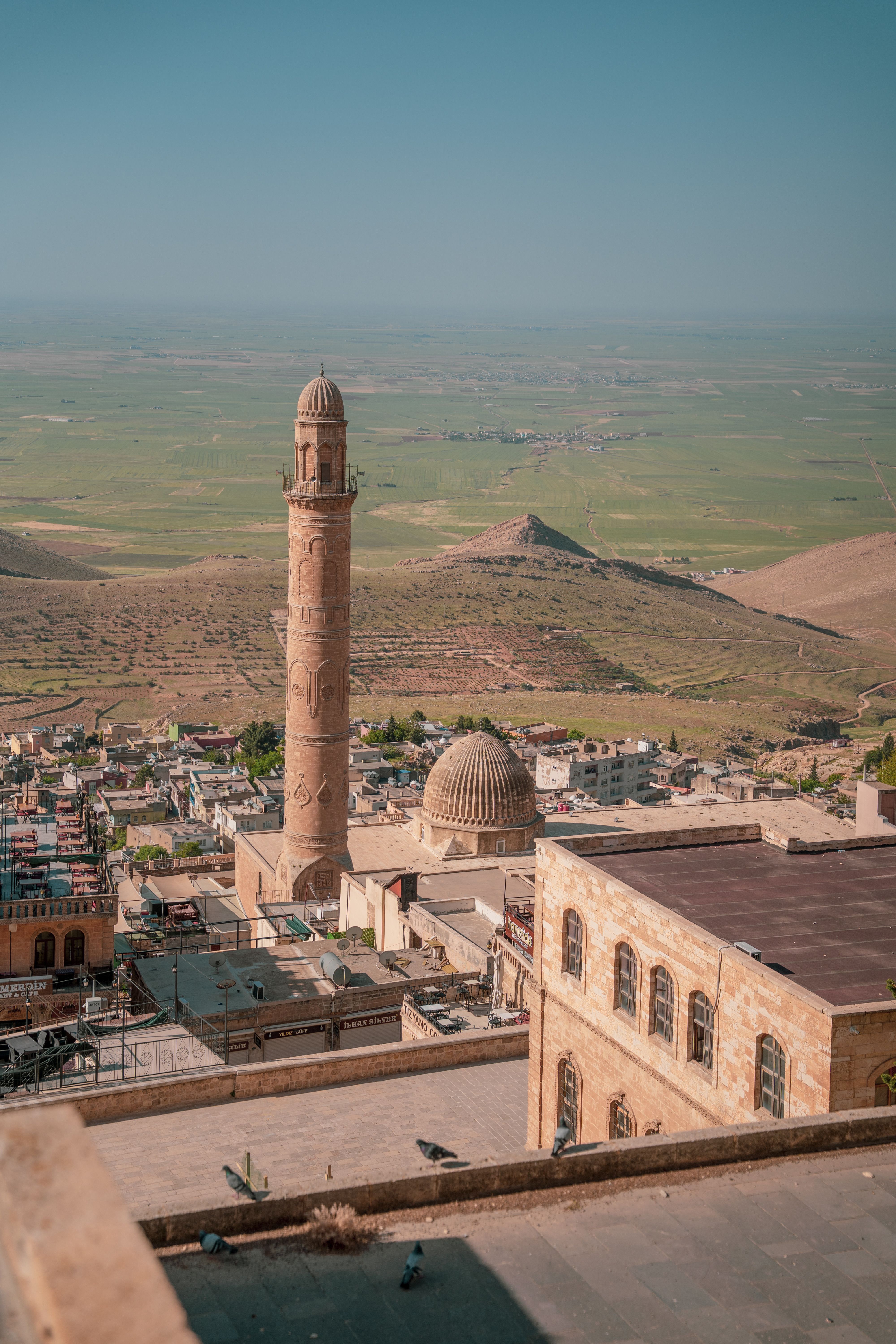 historical-minaret-view-in-mardin-turkey-free-stock-photo