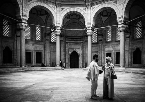 Free Elegant black and white photo capturing an interior view of a historical mosque in İstanbul, Türkiye. Stock Photo