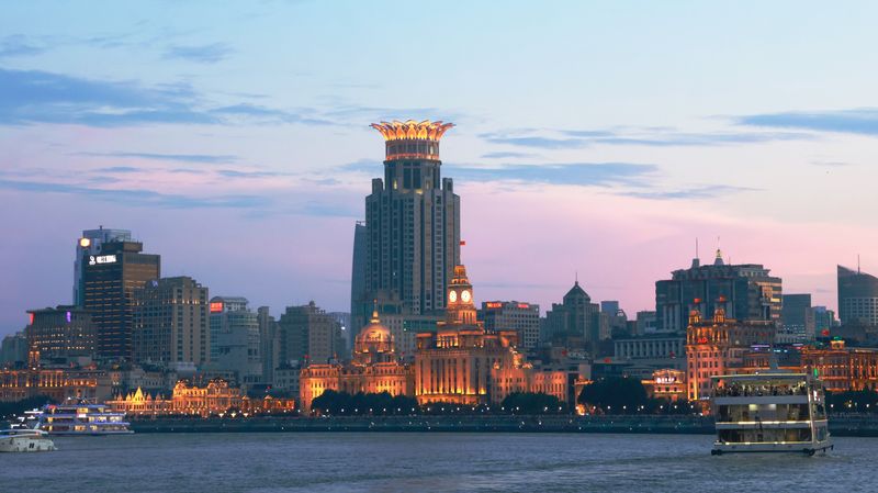 Shanghai city walk combining Oriental Pearl Tower and Bund night tour