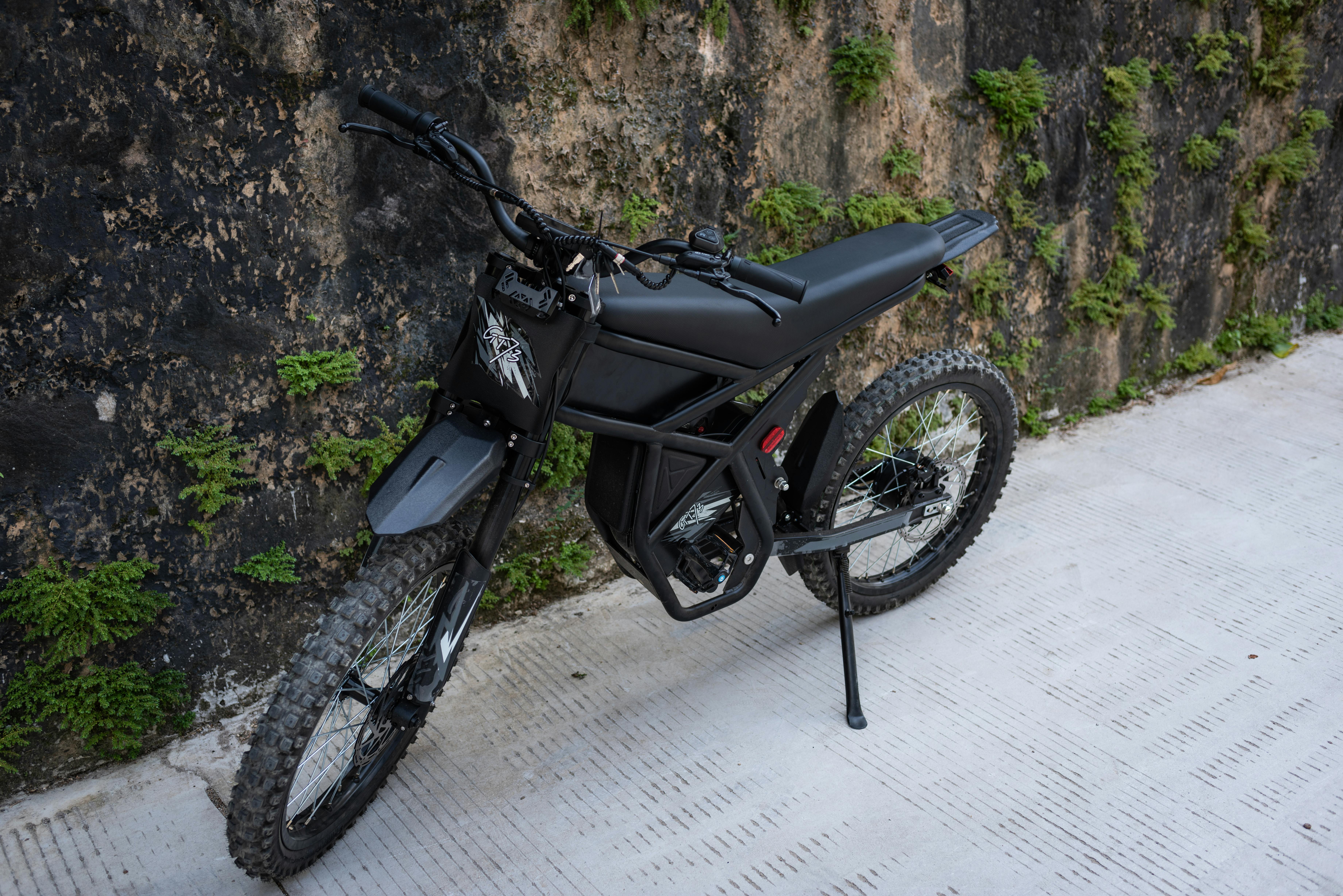 Addmotor E-325 Electric Cargo Bike: A New Era of Mobility for Families, Commuters, and Small Businesses — Photo by F x on Pex