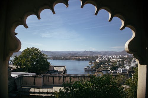 Golden-Hour Lakes Shine in Udaipur’s Clear Evenings