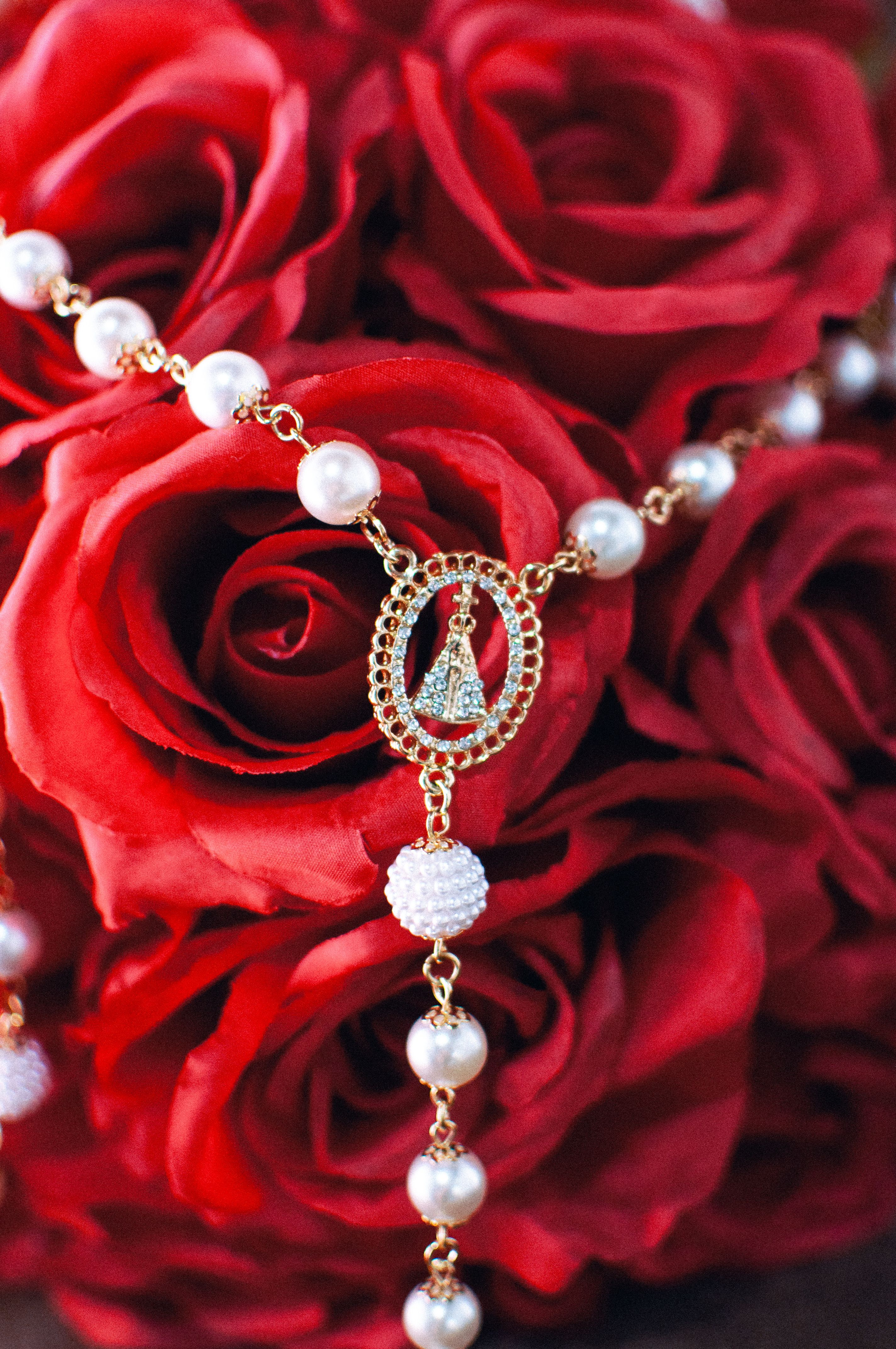 Elegant Rosary with Pearls on Red Roses · Free Stock Photo