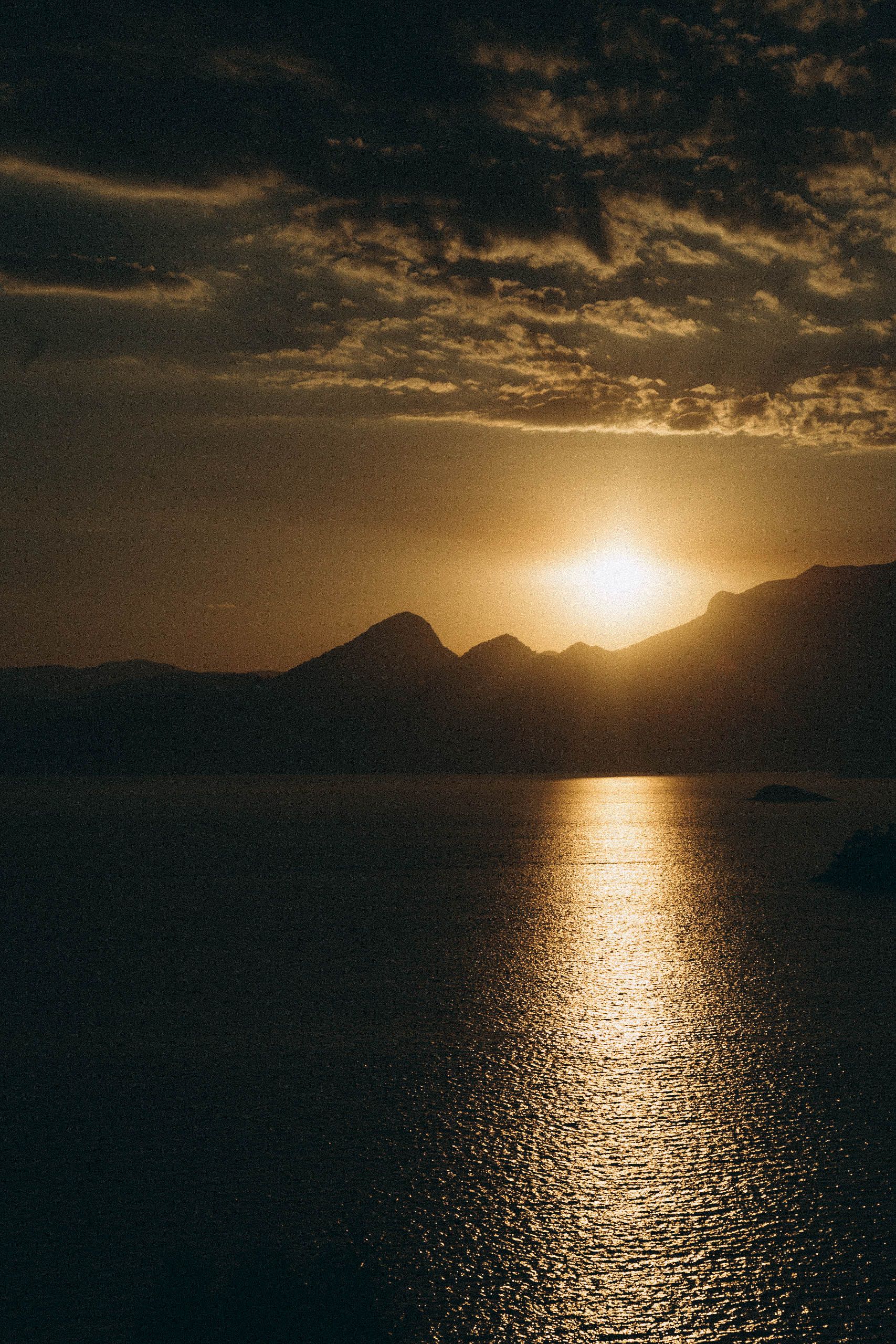 Serene Sunset Over Tranquil Mountain Lake · Free Stock Photo