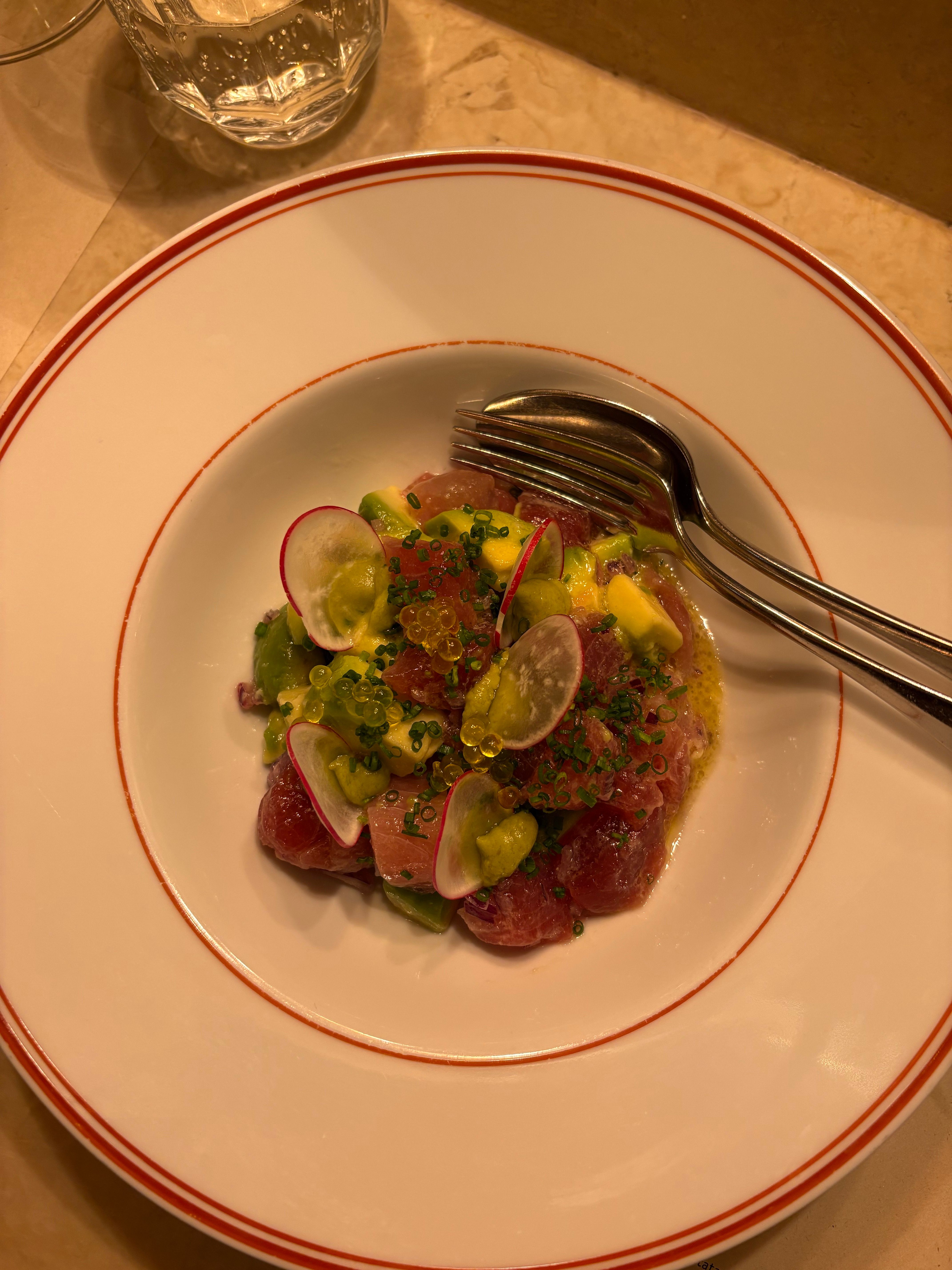 Tartare de thon rouge au sésame et avocat