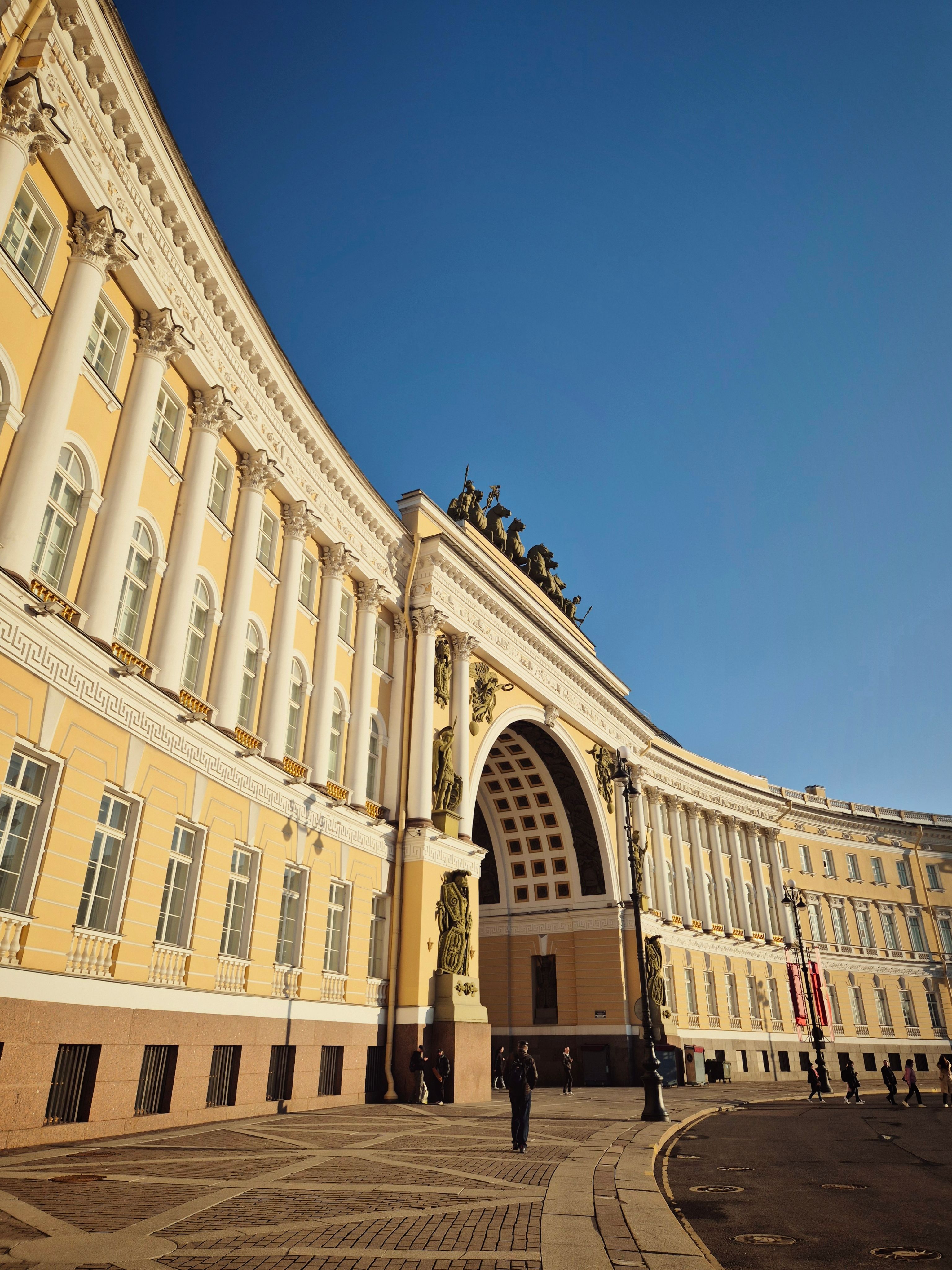 Majestic Archway of General Staff Building · Free Stock Photo