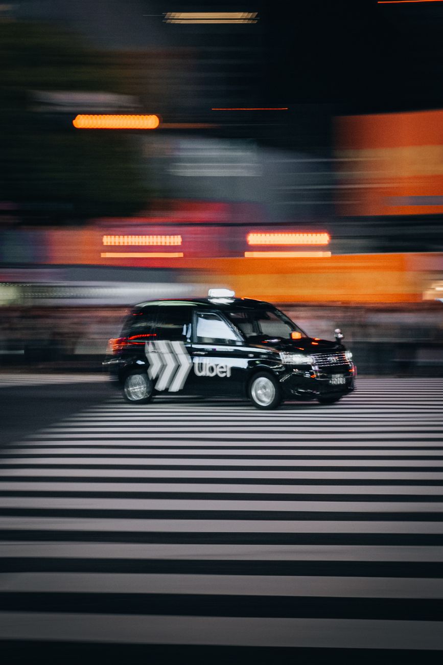 Wundern Sie sich nicht, wenn Sie ein Uber oder Bolt rufen und ein Taxi kommt. Das neue TVDE-Regime ist in Kraft getreten