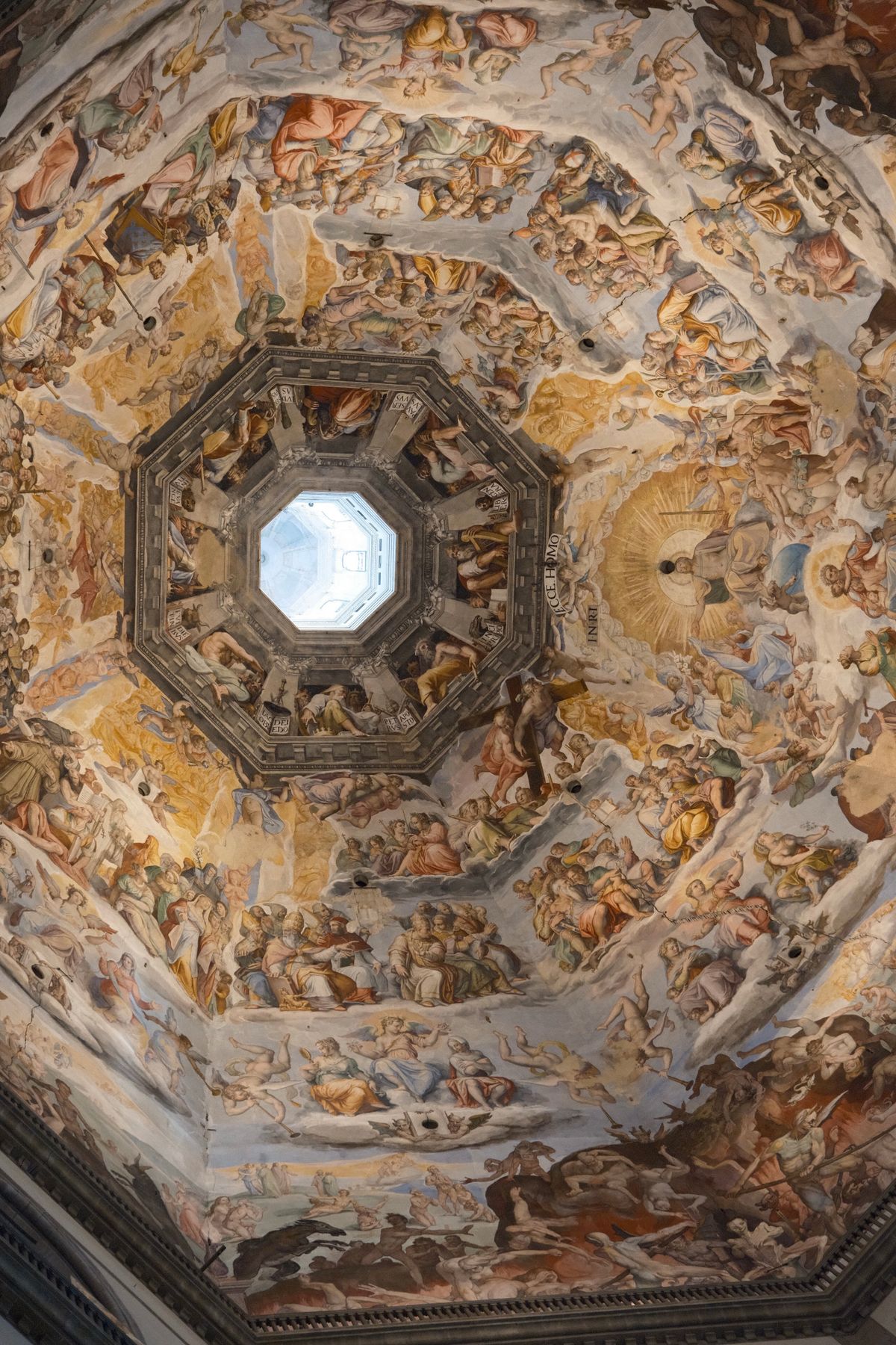 An evening with the Medici's frescoes