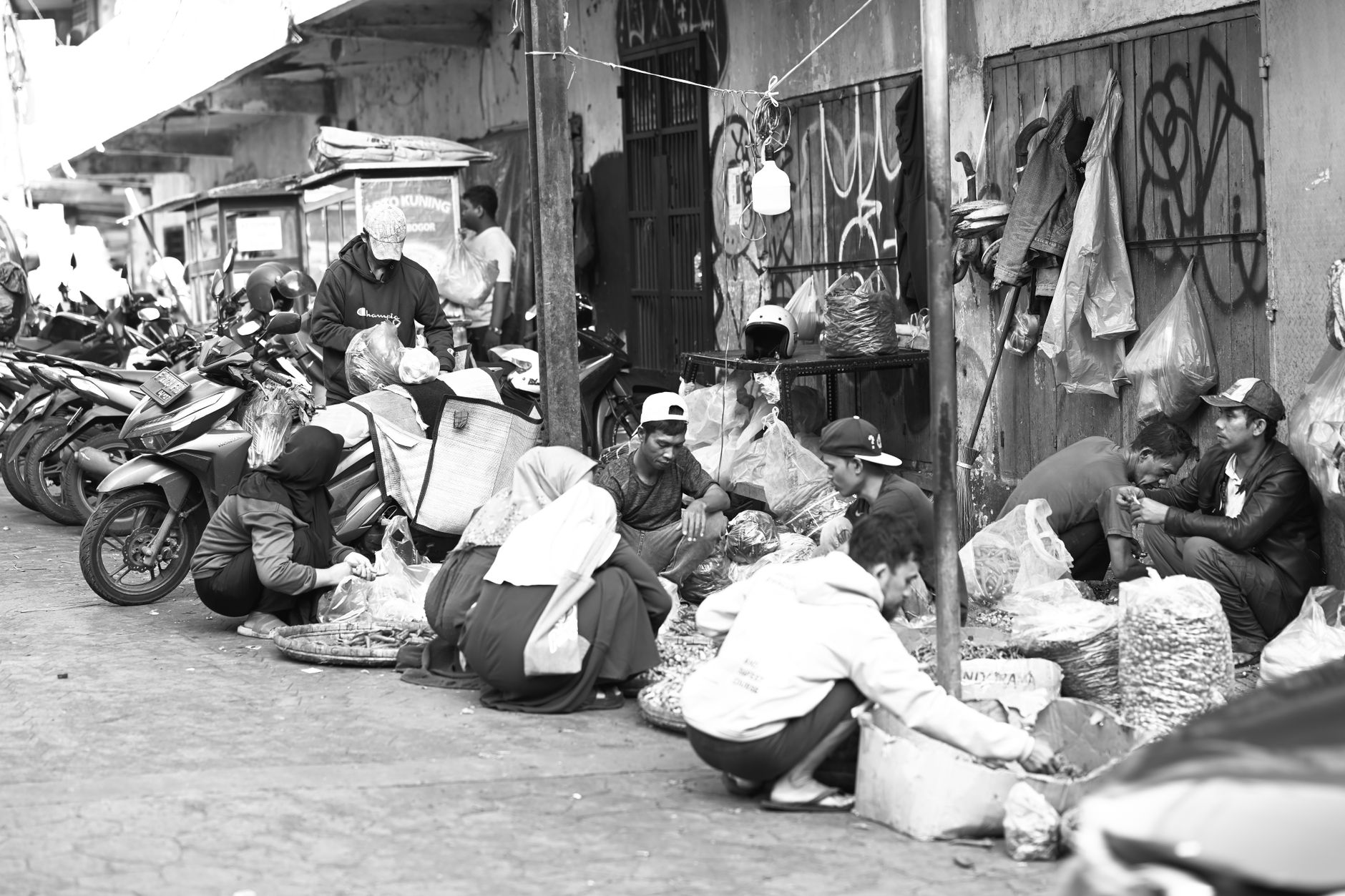 Cara Makan di Restoran Lokal Tanpa Bahasa Setempat