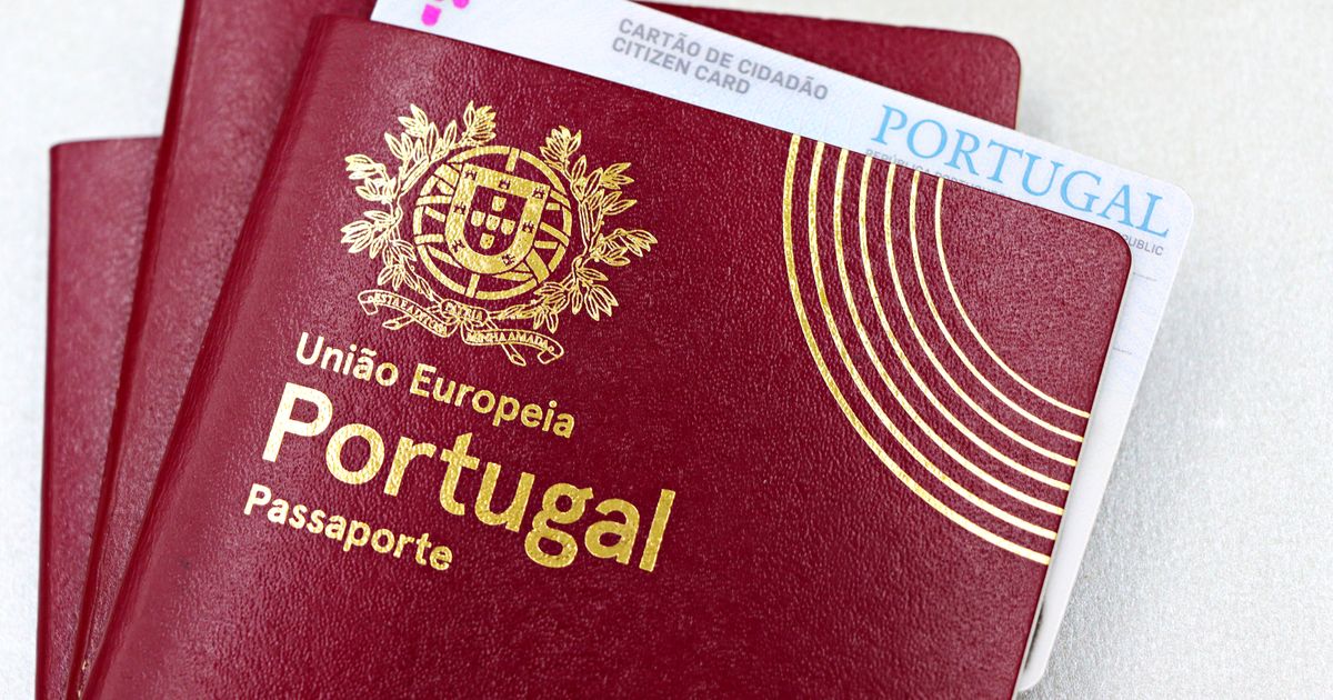 UK Skilled Worker Visa Decrease: Policy Changes and 2026 Impact — Close-up image of Portuguese passport and citizen card, essential for travel and identification in the EU.