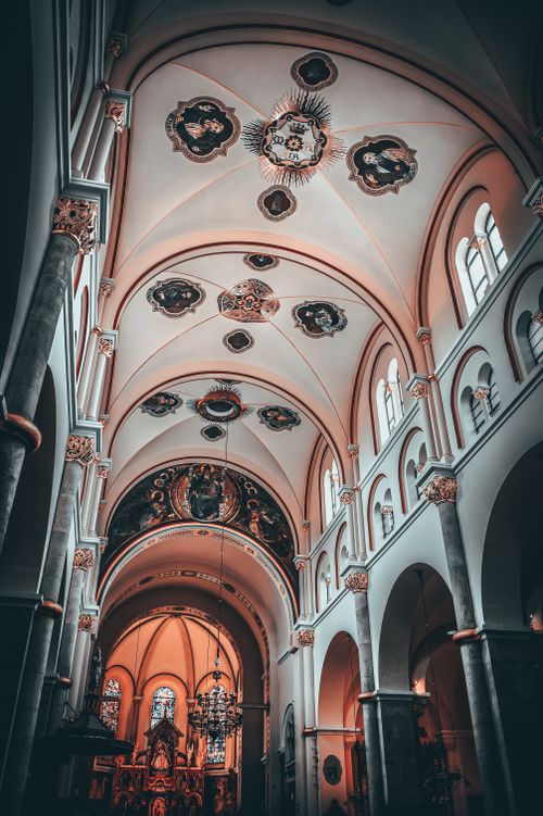 Free Beautifully detailed Gothic church interior showcasing an ornate ceiling design. Stock Photo