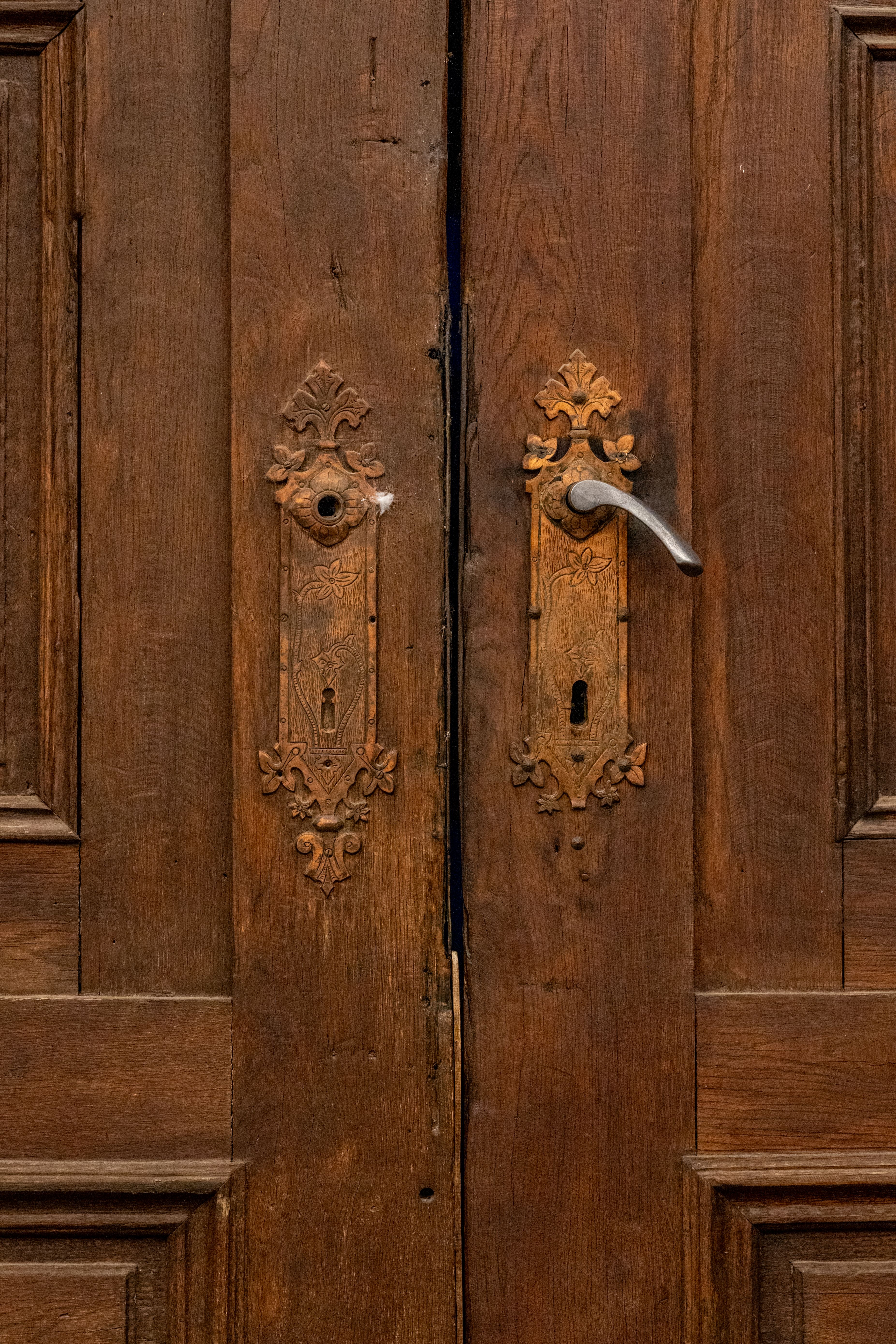 Ornate Vintage Wooden Door with Keyhole · Free Stock Photo