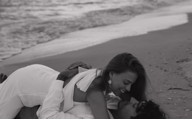 Online dating: starting a conversation on a niche platform