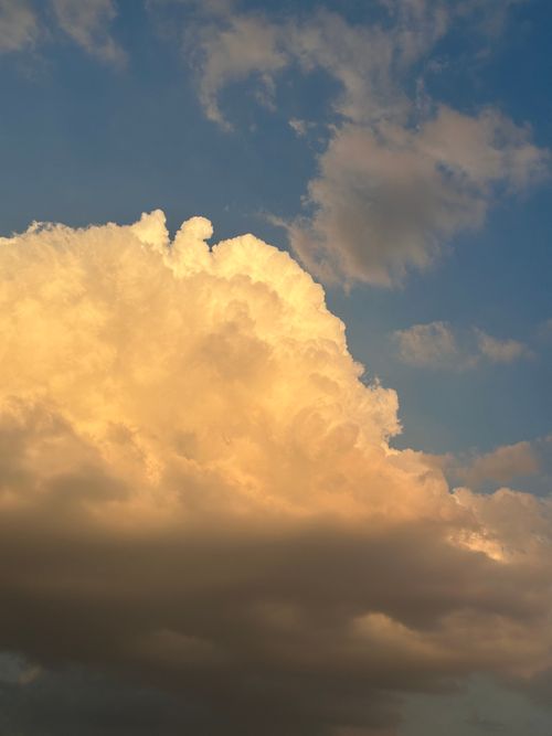 Free Stunning view of cumulus clouds during sunset in Tashkent, Uzbekistan. Captured with vibrant hues. Stock Photo