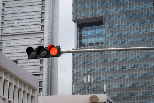 durdurmak, kırmızı ışık, stop lambası içeren Ücretsiz stok fotoğraf