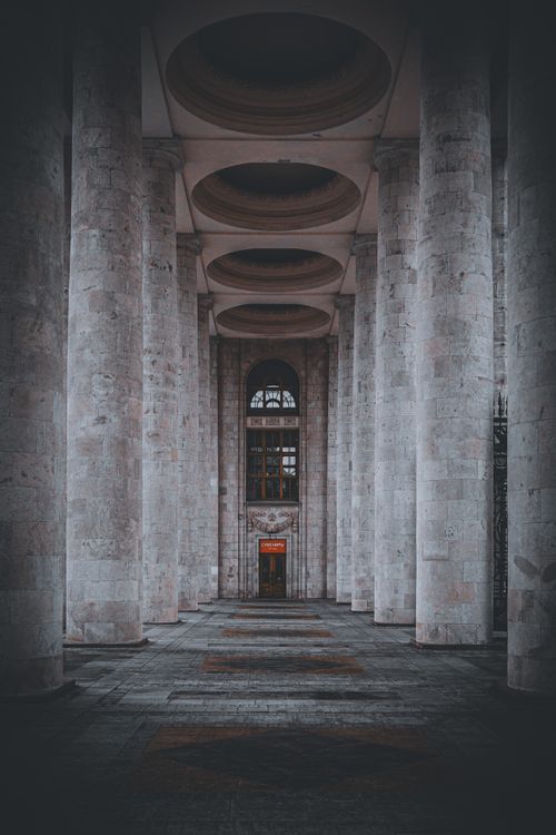 Free Majestic view of grand columns in Moscow, showcasing architectural elegance and symmetry. Stock Photo
