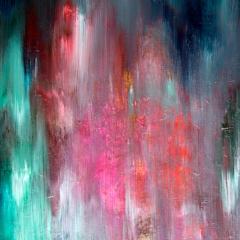 画布上，丰富多彩的抽象绘画以大胆的笔触和充满活力的色调呈现