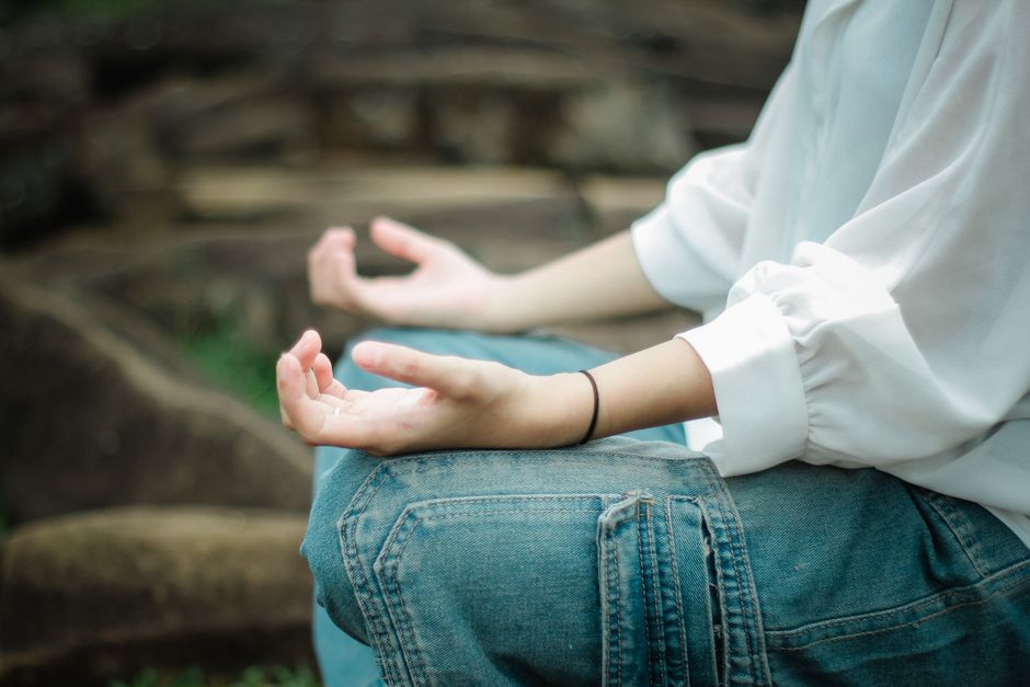 Mindfulness Micro-Practices for Workplace Stress: 5-Minute Techniques That Actually Fit Your Workday
