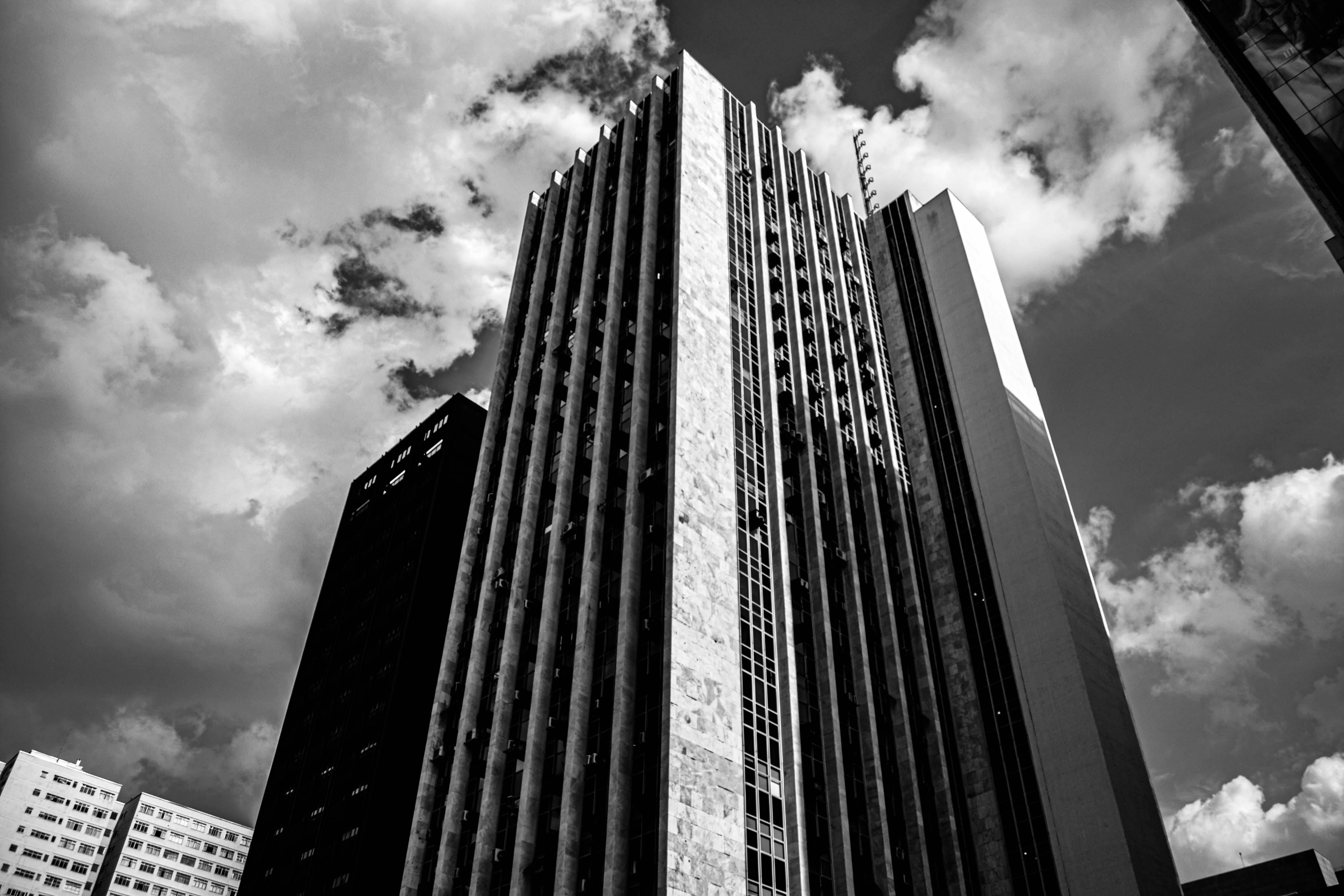 Brazil central bank trims interest rates again, eyeing Iran conflict — Photo by Moroni Ribeiro on Pexels