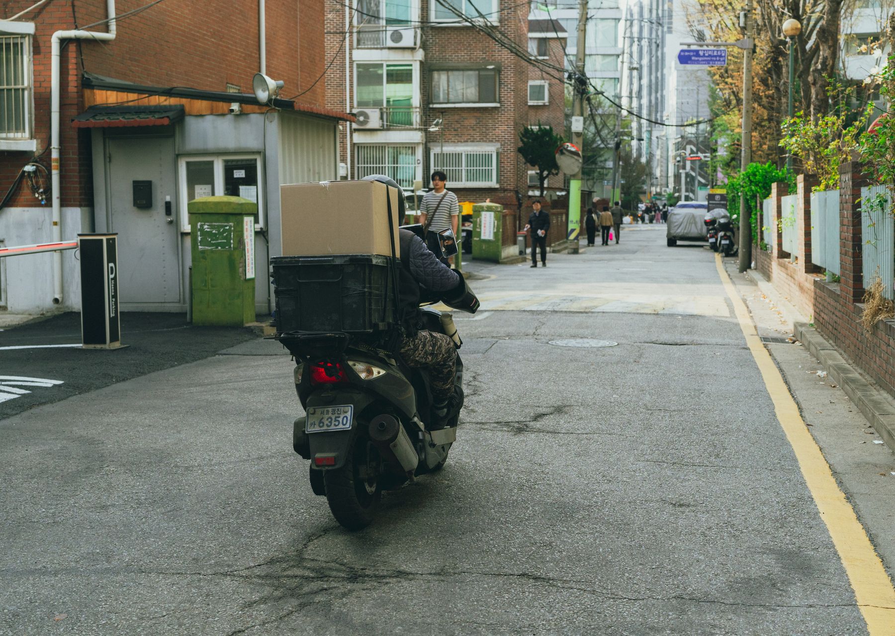 Same day removals in Ramsgate — crew wrapping and loading on moving day