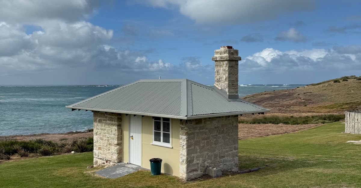Charming Coastal Stone Cottage with Ocean View · Free Stock Photo