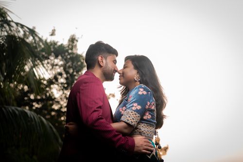 Free Couple in love embracing during sunset, capturing romance and intimacy outdoors. Stock Photo