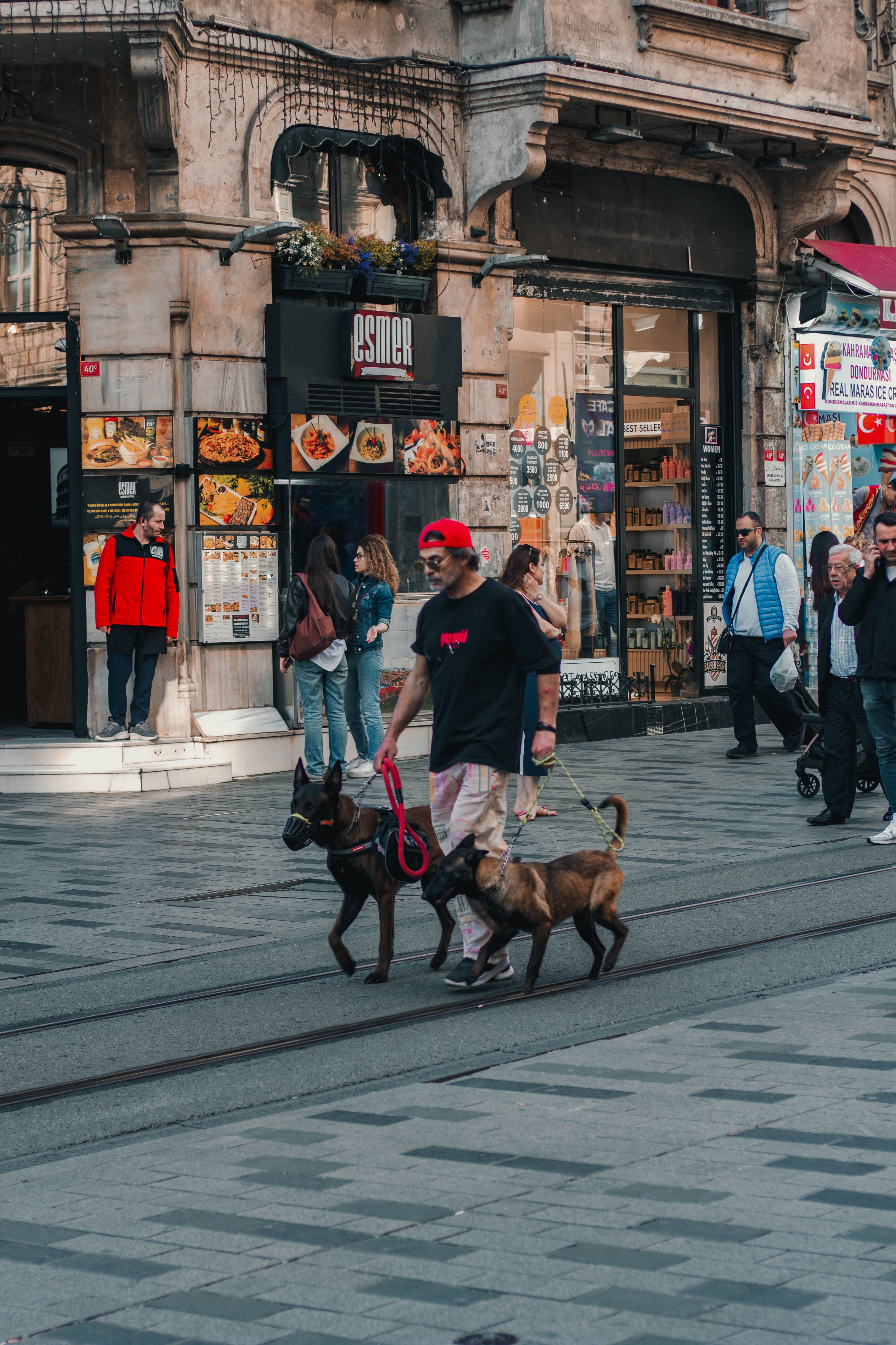 Local Crowd Photos, Download The BEST Free Local Crowd Stock Photos ...
