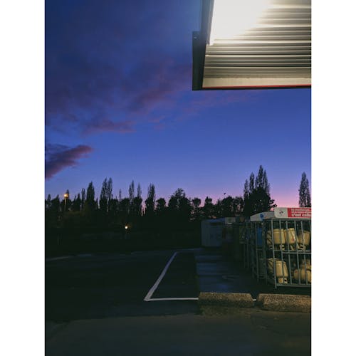 Ingyenes stockfotó benzinkút, gyönyörű ég, naplemente témában