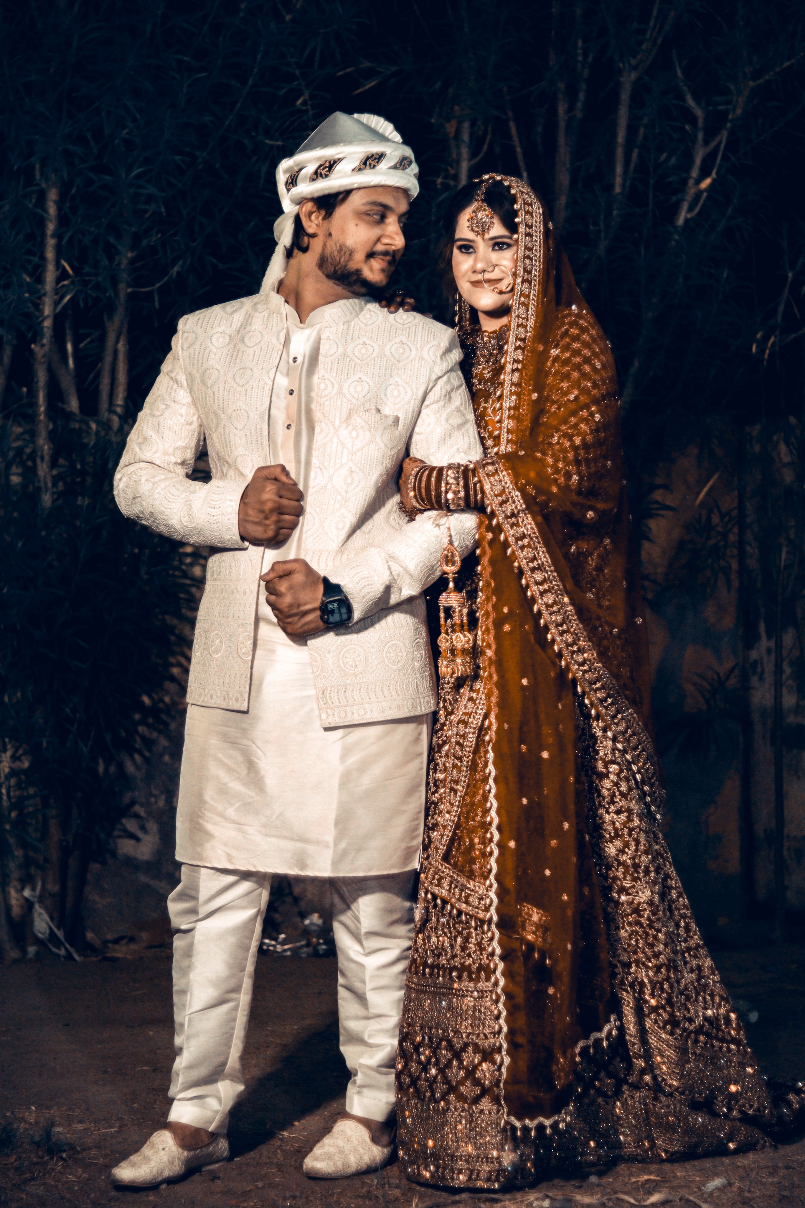 Stunning Indian Wedding Couple in Traditional Attire · Free Stock Photo