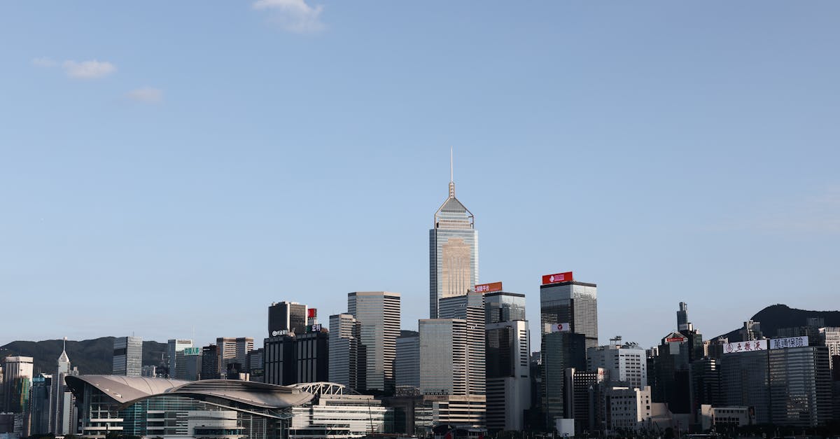 壽險金控的三大挑戰:高股息難撐財務、避險策略失效與投資報酬率下滑