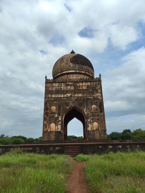Free Historic tomb in Bidar, India, showcasing ancient architecture against a dramatic cloudy sky. Stock Photo