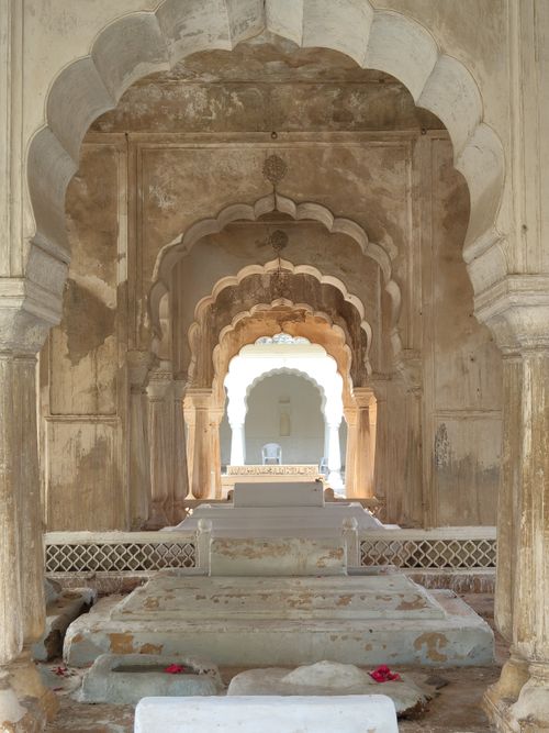 Free Intricate stone arches of a historic site in Hyderabad, India, showcasing stunning architecture. Stock Photo