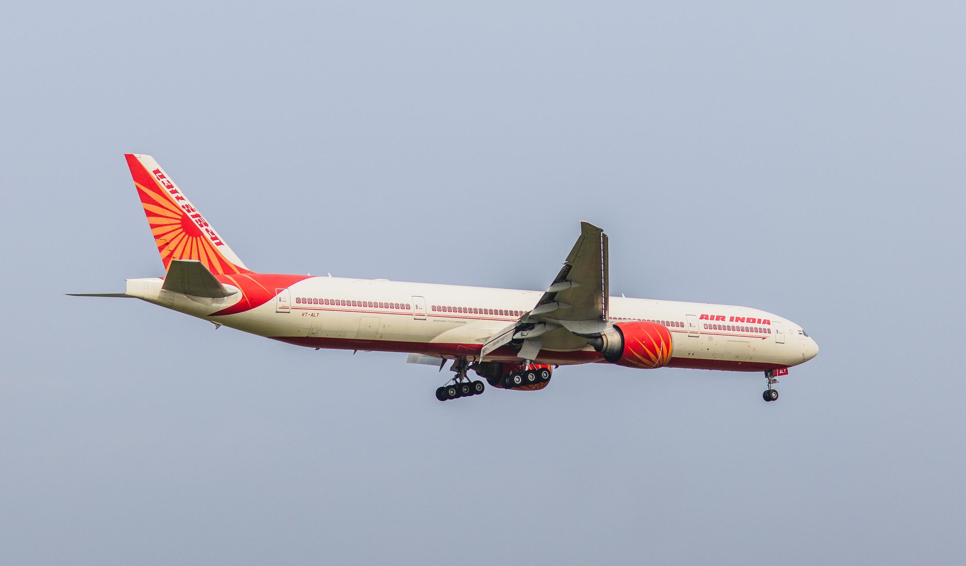 Avião da Air India sofre turbulência severa e deixa 17 feridos em voo para Índia