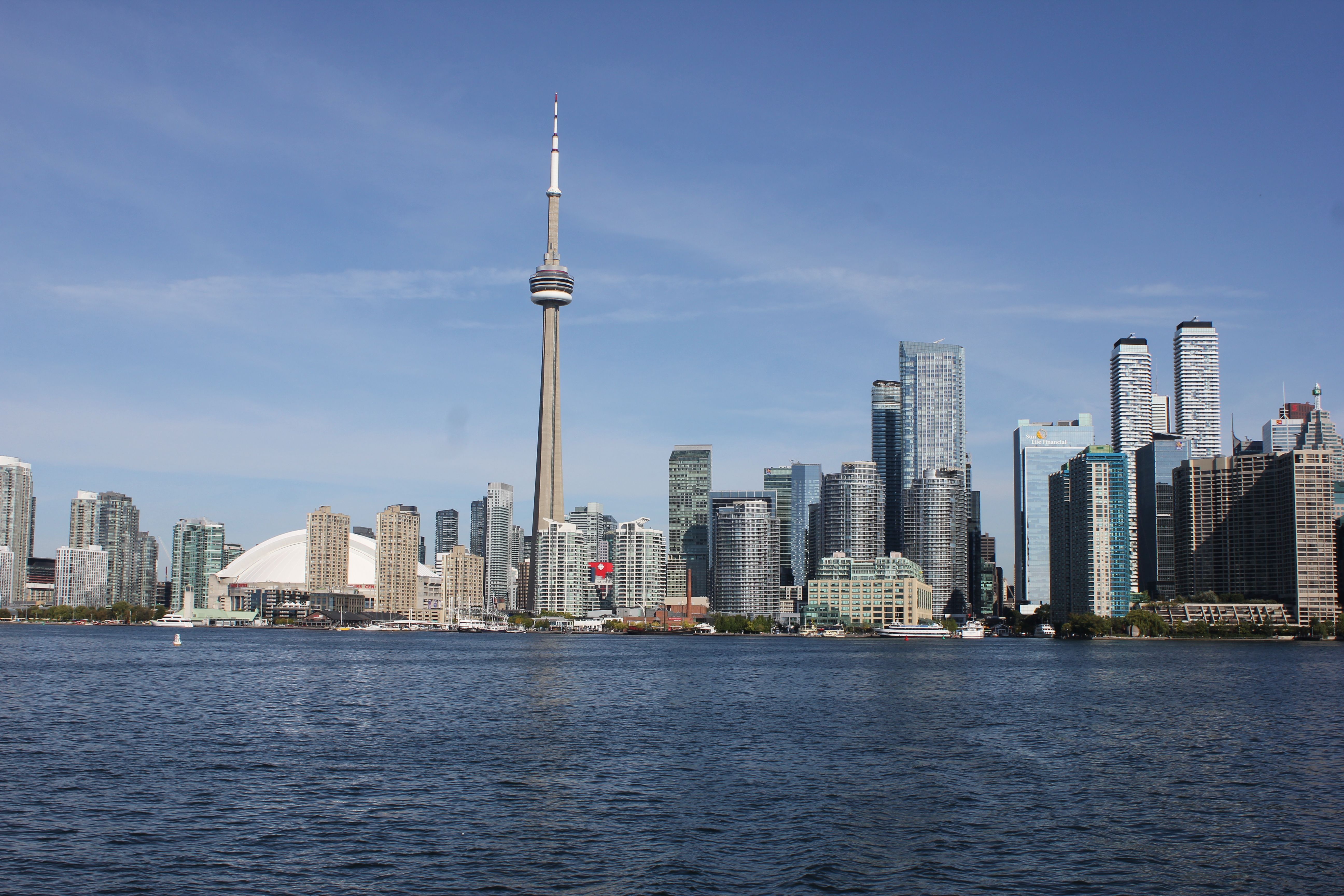 Stunning Toronto Skyline Featuring CN Tower · Free Stock Photo