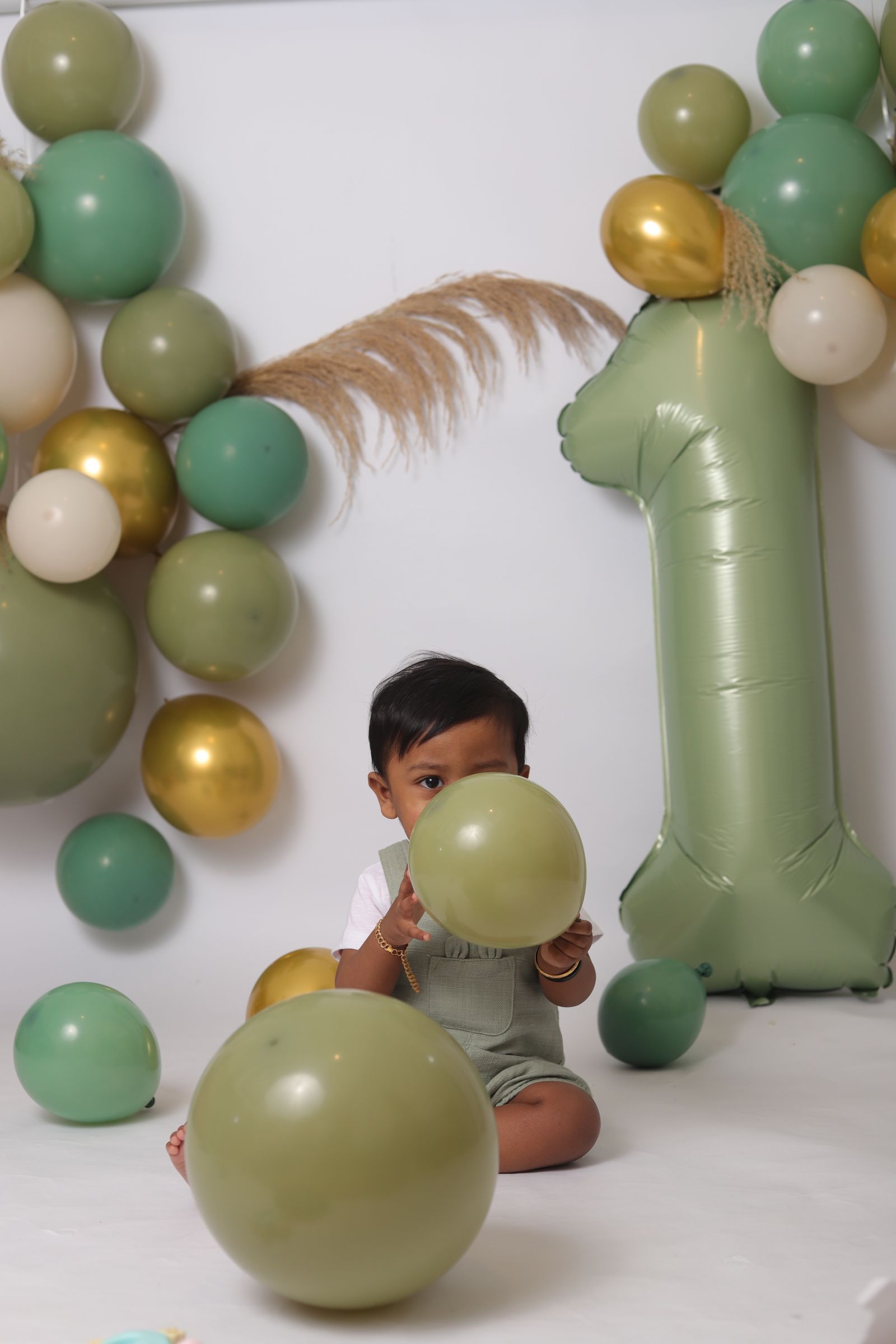 first birthday kids balloon decoration in Noida