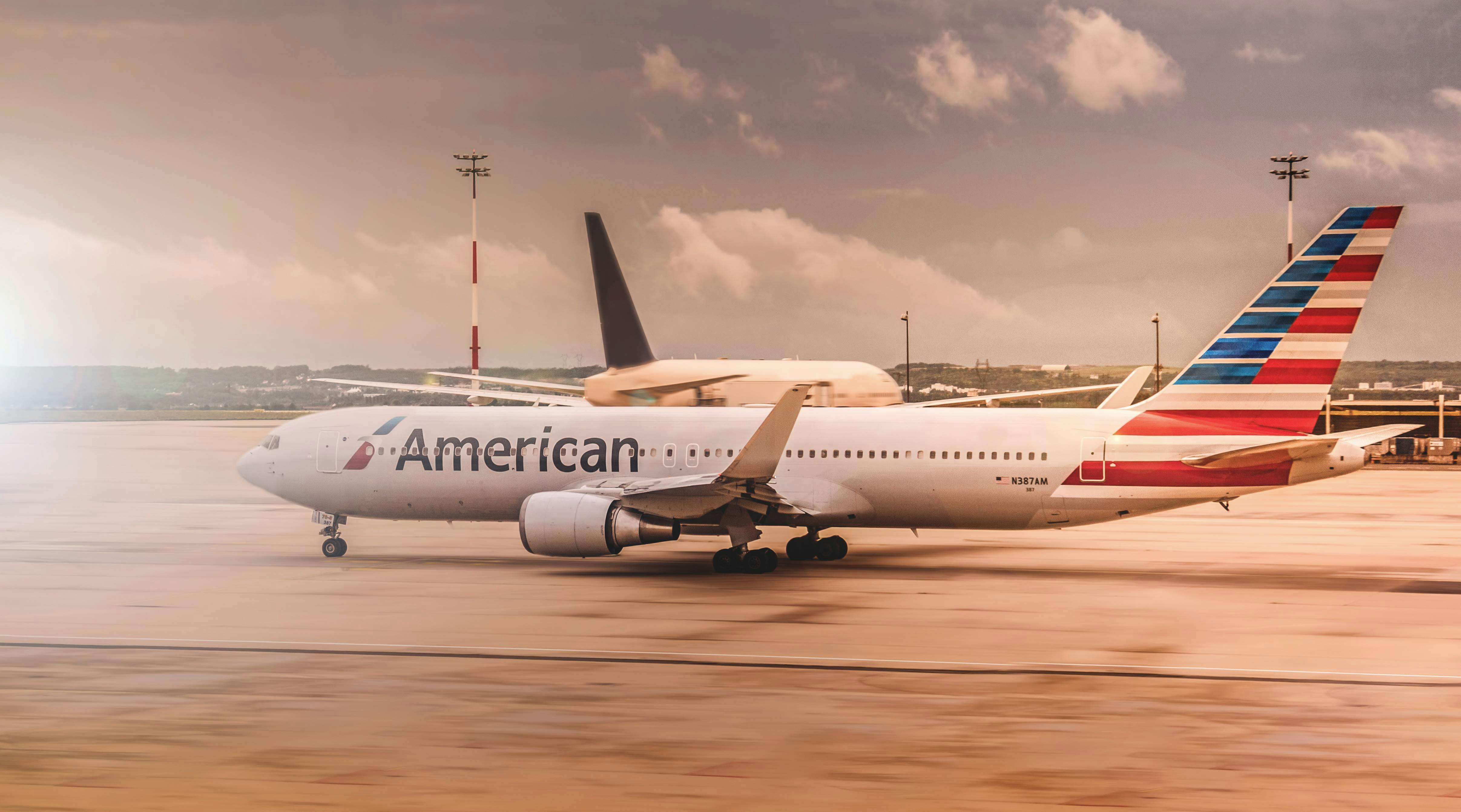 White American Airplane Parked on Airport \u00b7 Free Stock Photo