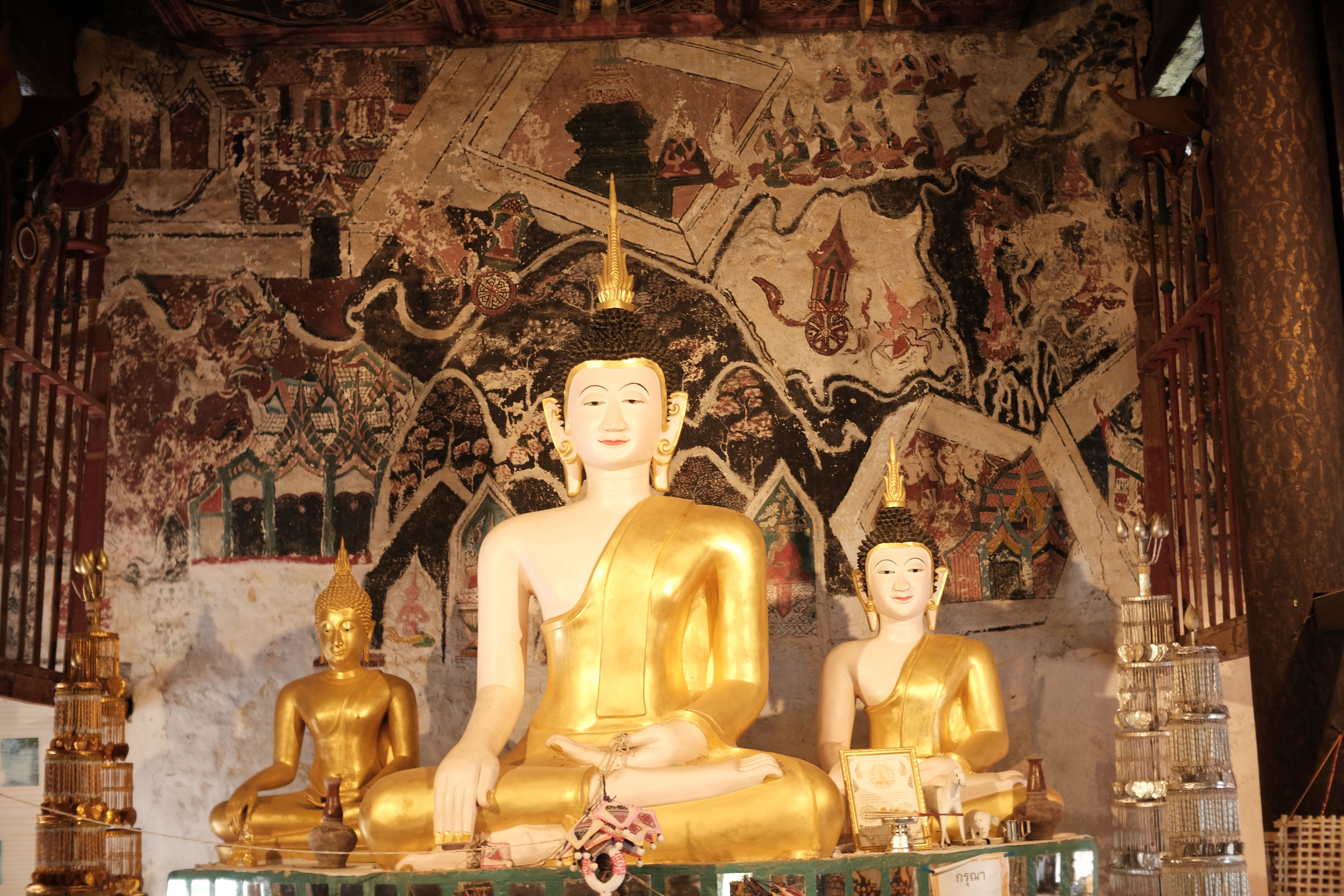 Golden Buddha statues in ornate Thai temple · Free Stock Photo