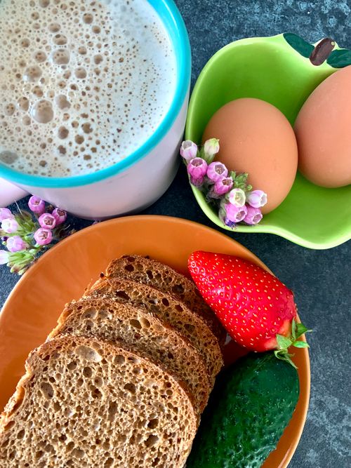 Free Elevate your morning with a vibrant breakfast featuring coffee, fresh bread, and produce. Stock Photo