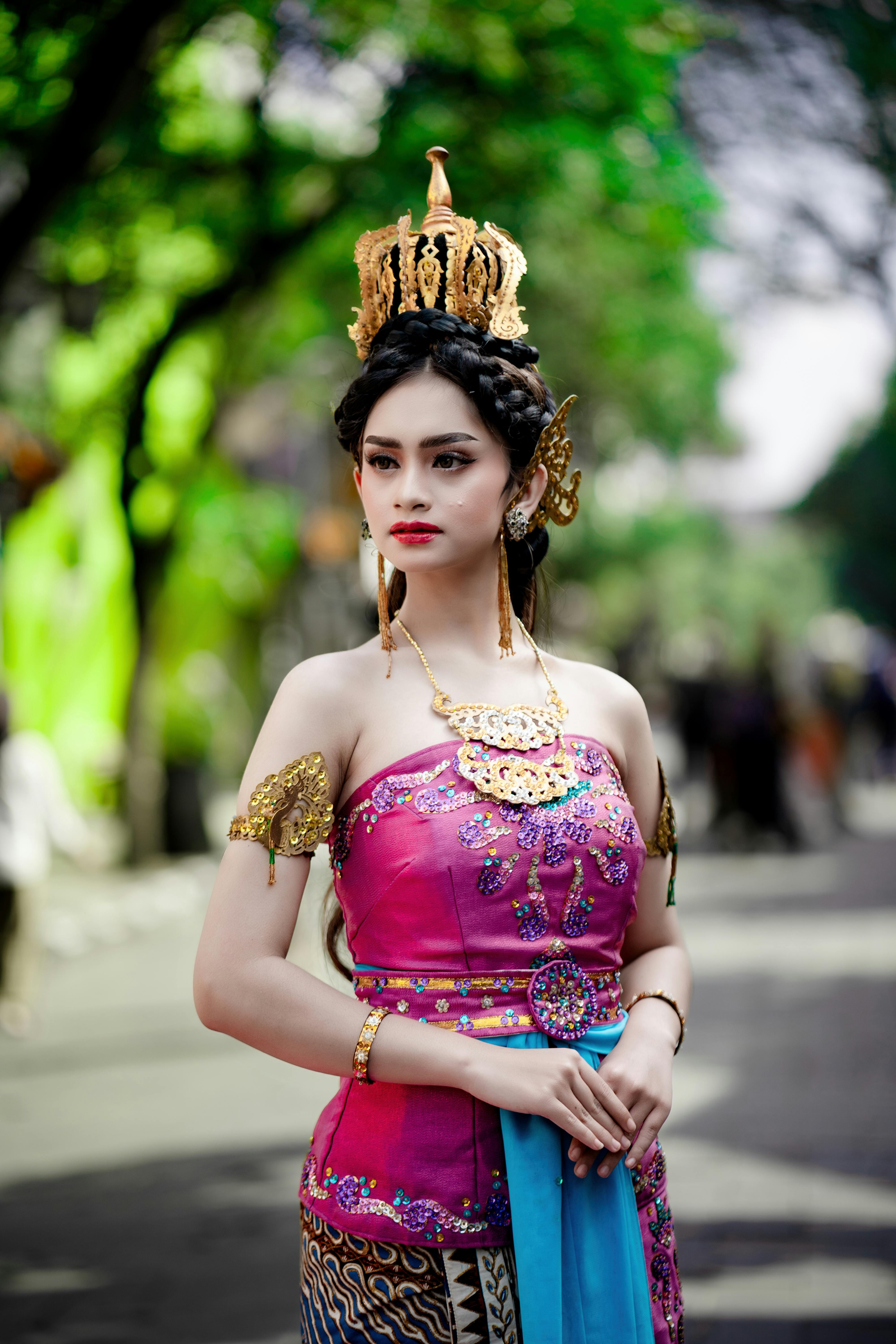 97. Seni Grafiti dengan Sentuhan Motif Batik Jawa