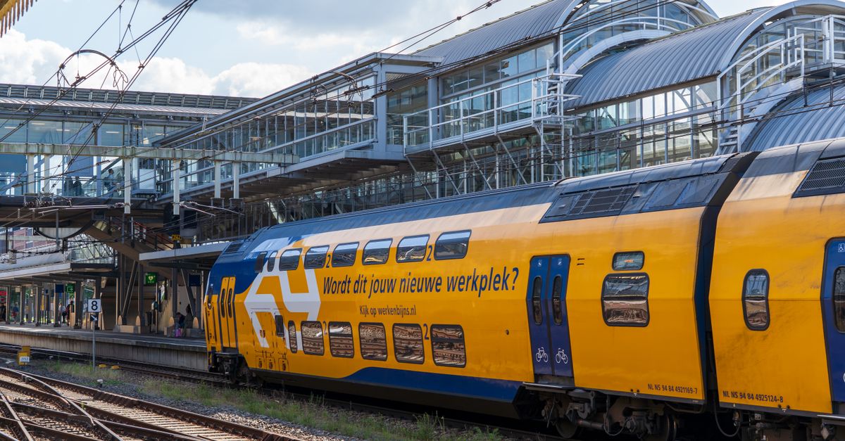 Dutch Terminal Train Modern Yellow Train at Dutch Railway Station · Free Stock Photo