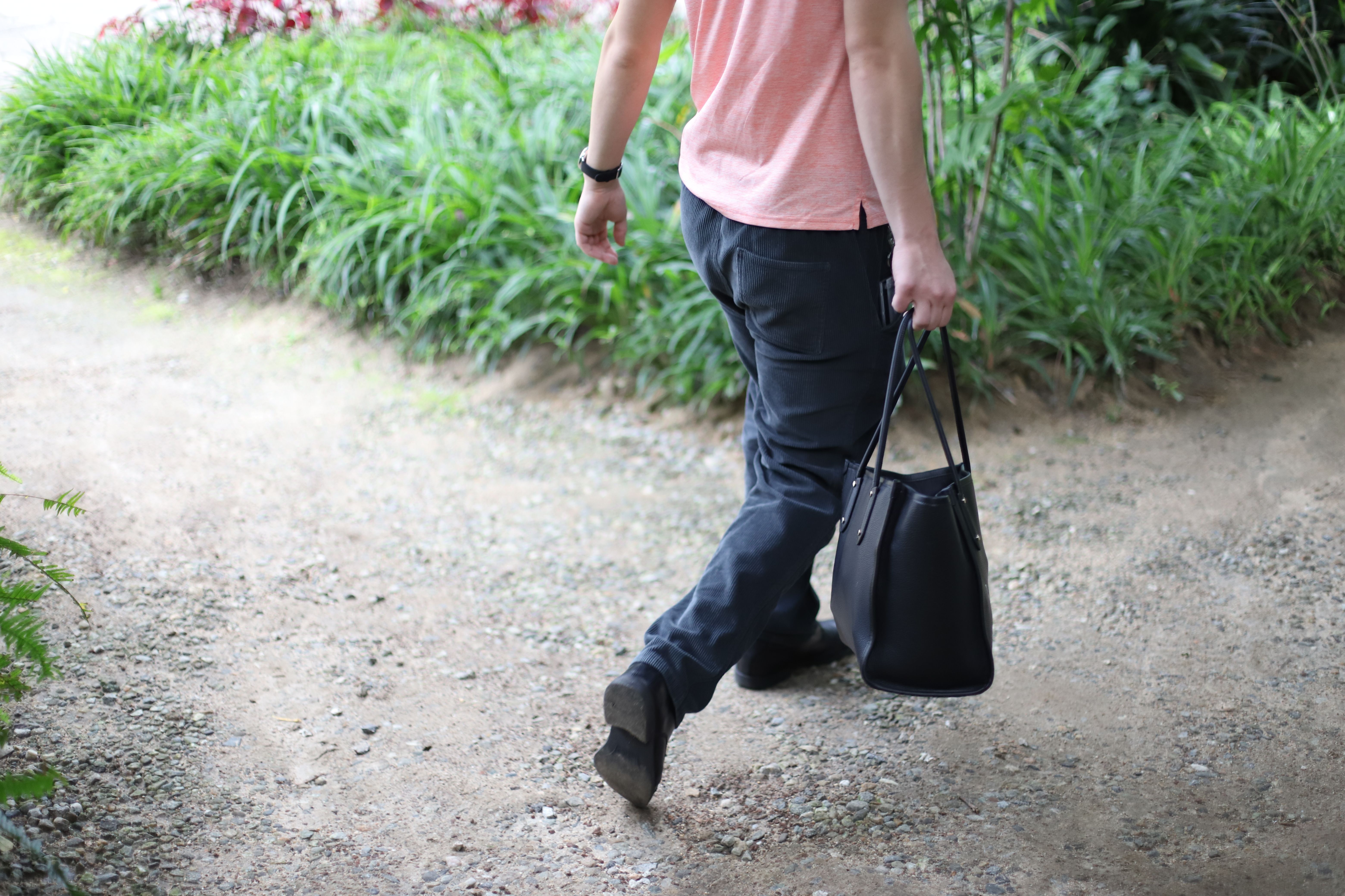 Everyday tote bag and leather goods in a studio