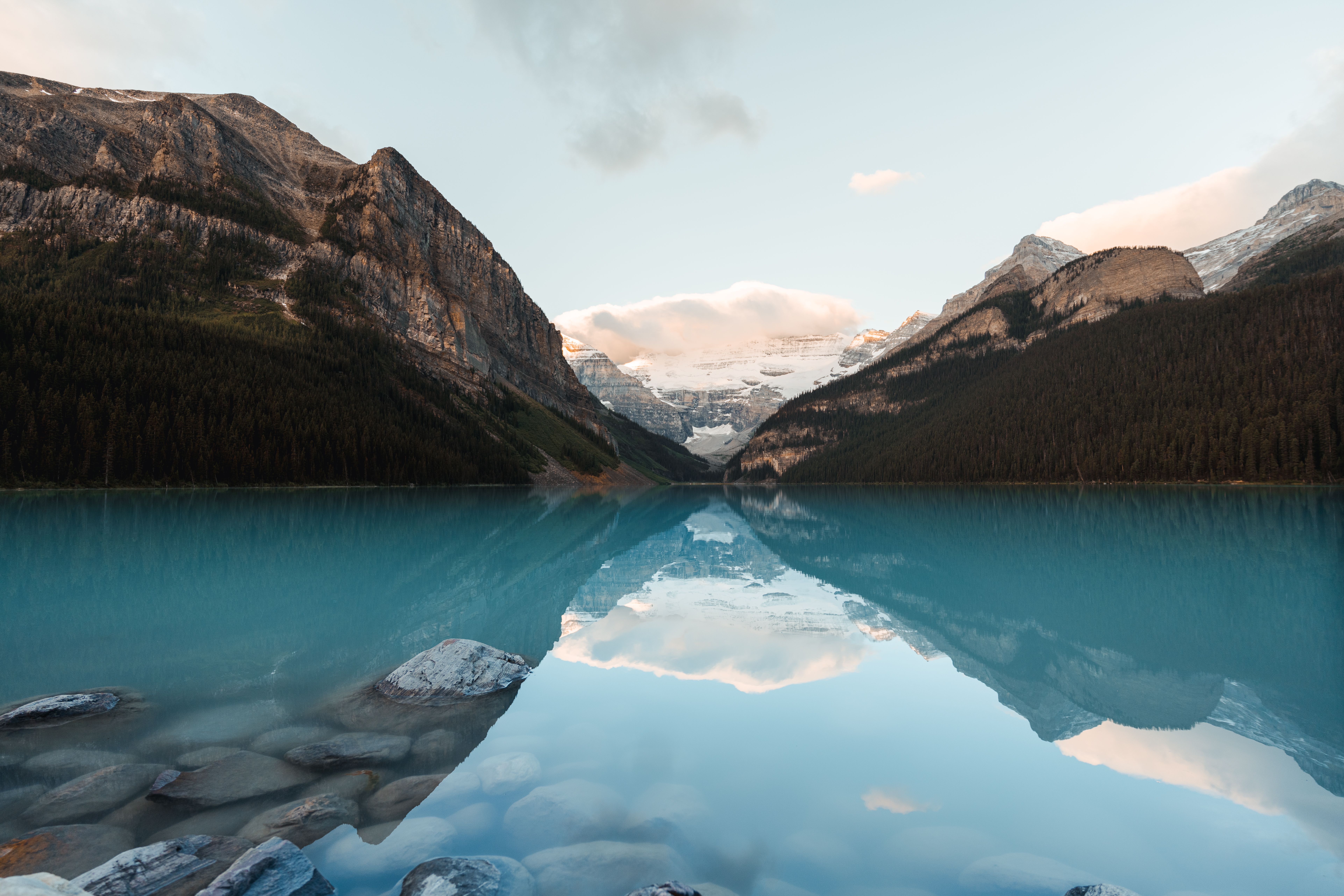Breathtaking Lake Louise Reflection in Banff · Free Stock Photo