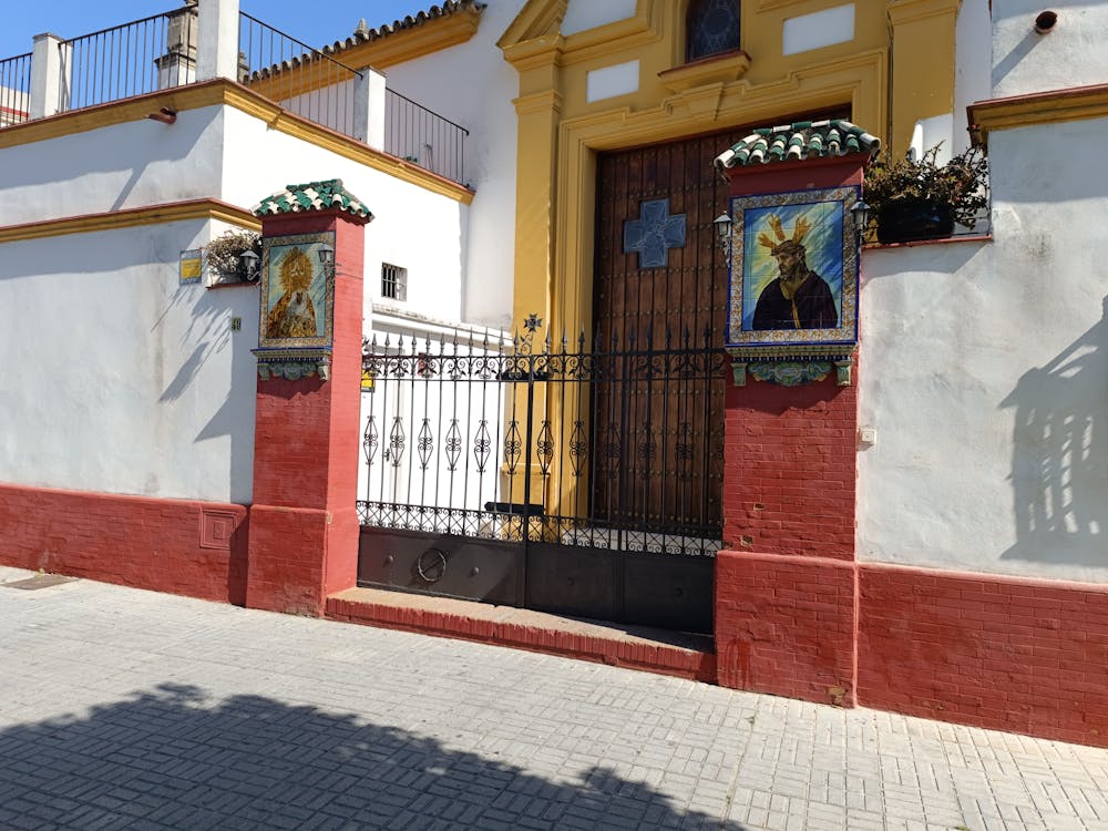 fachada lateral de la capilla jerezana