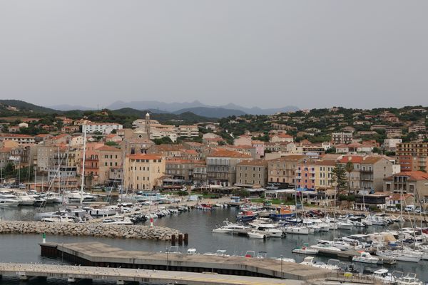 Sortie bateau vers Sorties journee depuis Porto-Vecchio, ideale pour bateau a moteur, voilier ou catamaran selon votre programme