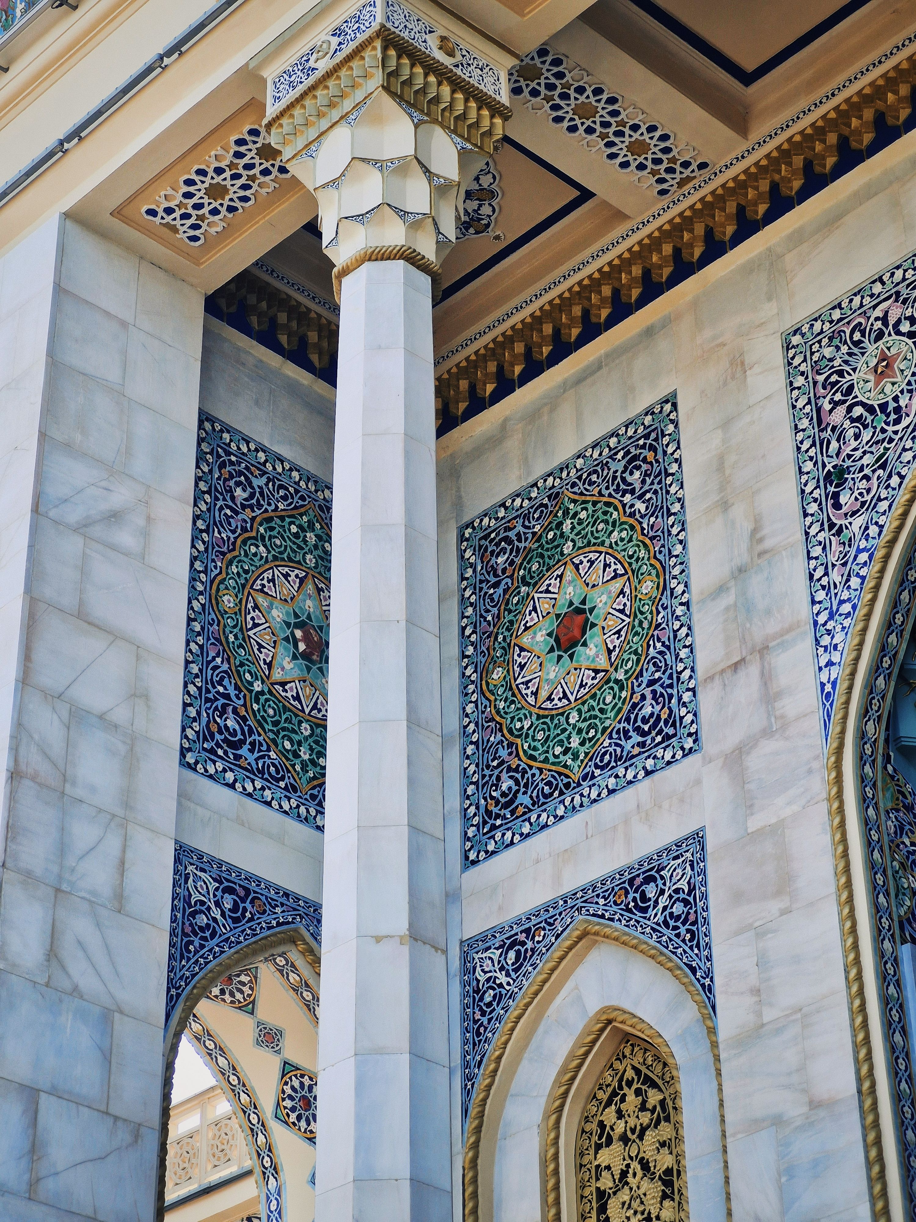Intricate Islamic Architecture Façade with Mosaics · Free Stock Photo