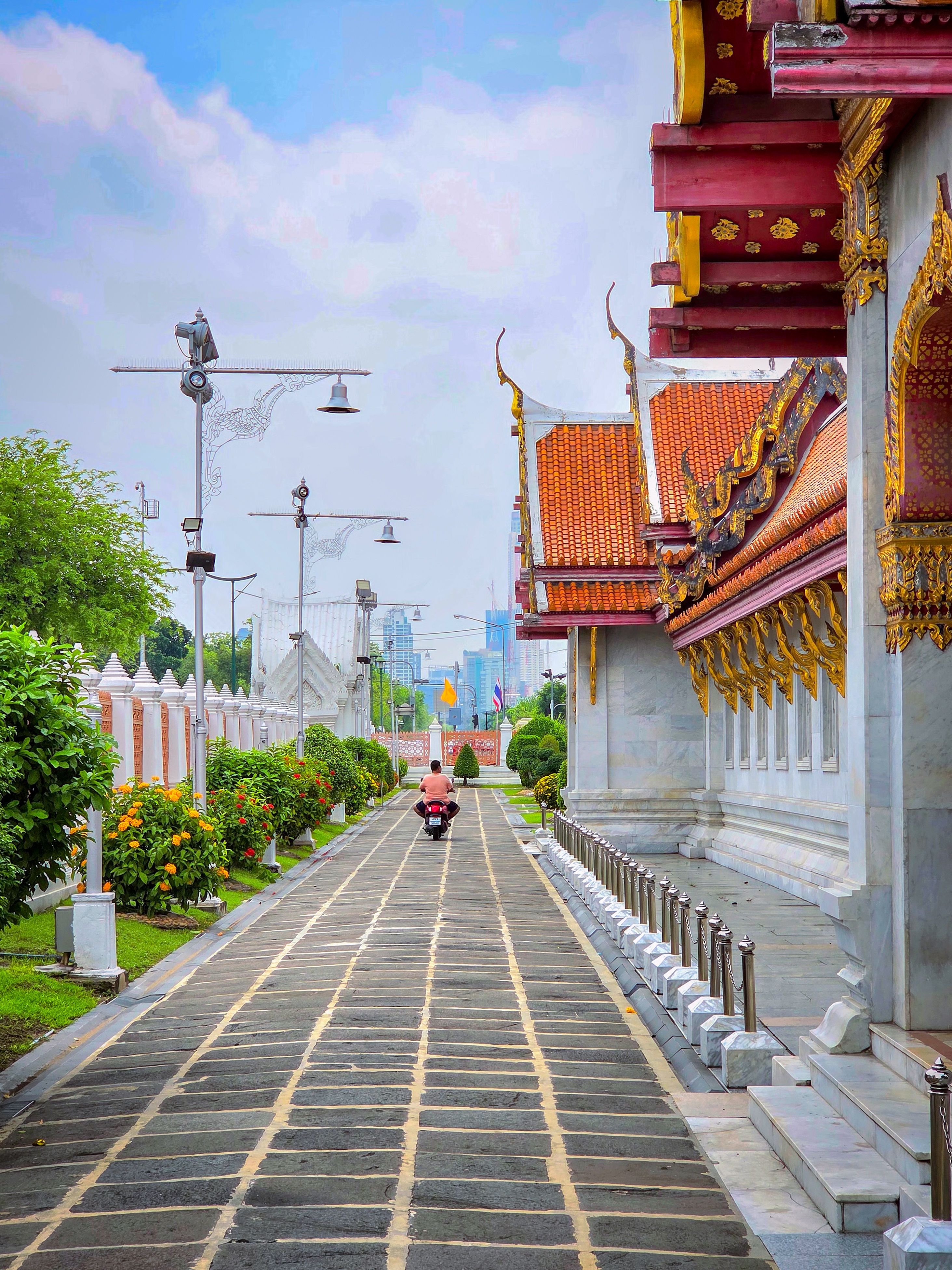 Colorful Pathway at Thai Temple Complex · Free Stock Photo