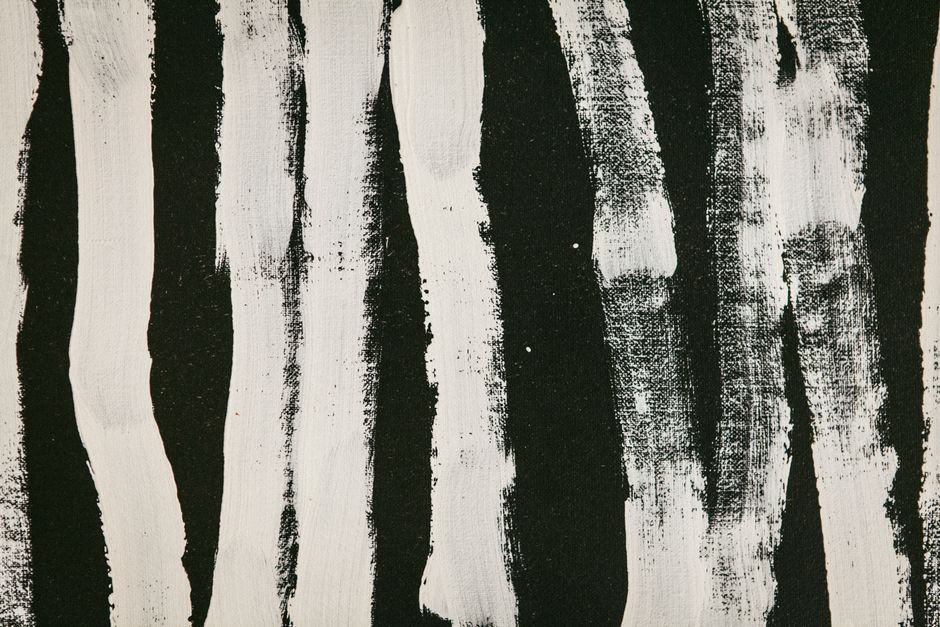 Minimalist black and white painting - Artistic bathroom designs