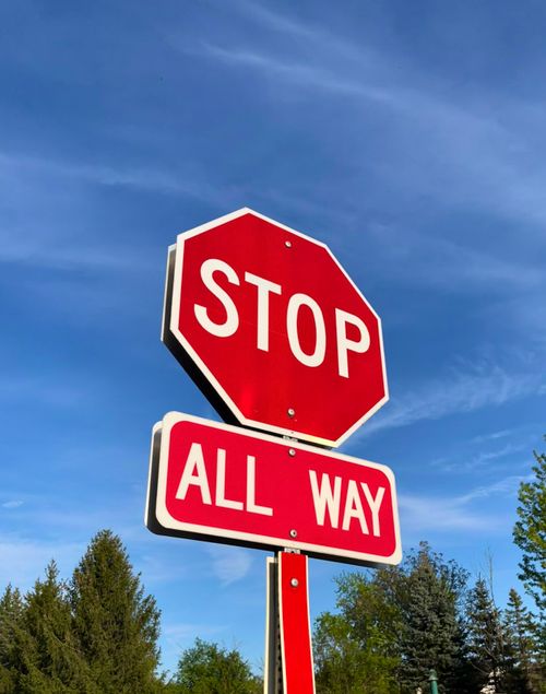 Free Vibrant red stop sign against a clear blue sky in Chicago suburbs, capturing urban street details. Stock Photo