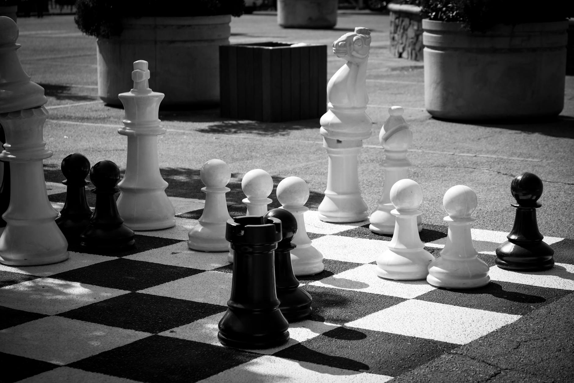 https://www.pexels.com/photo/outdoor-giant-chess-set-in-action-32143056/