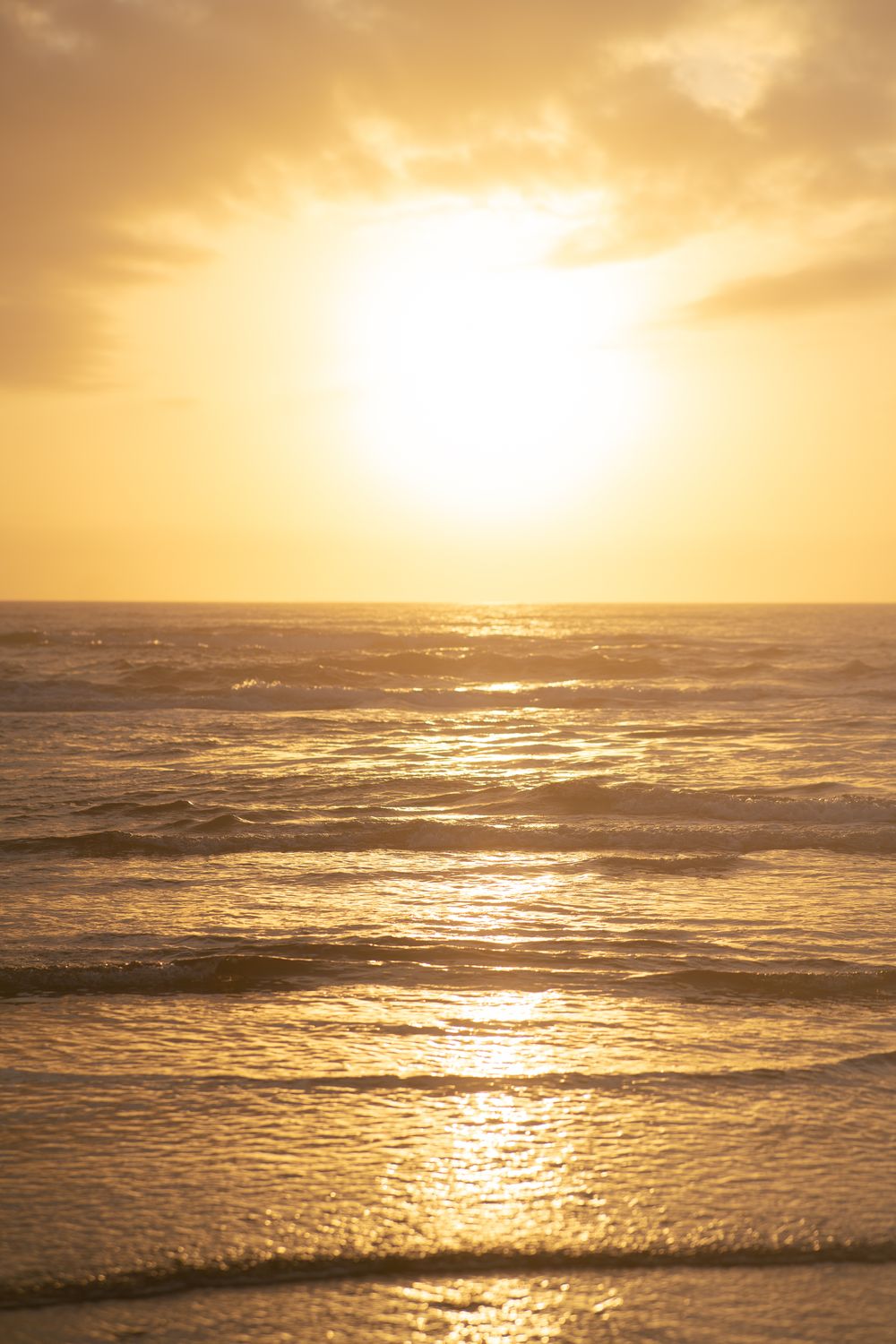 Golden Sunset Over Serene Ocean Waves · Free Stock Photo